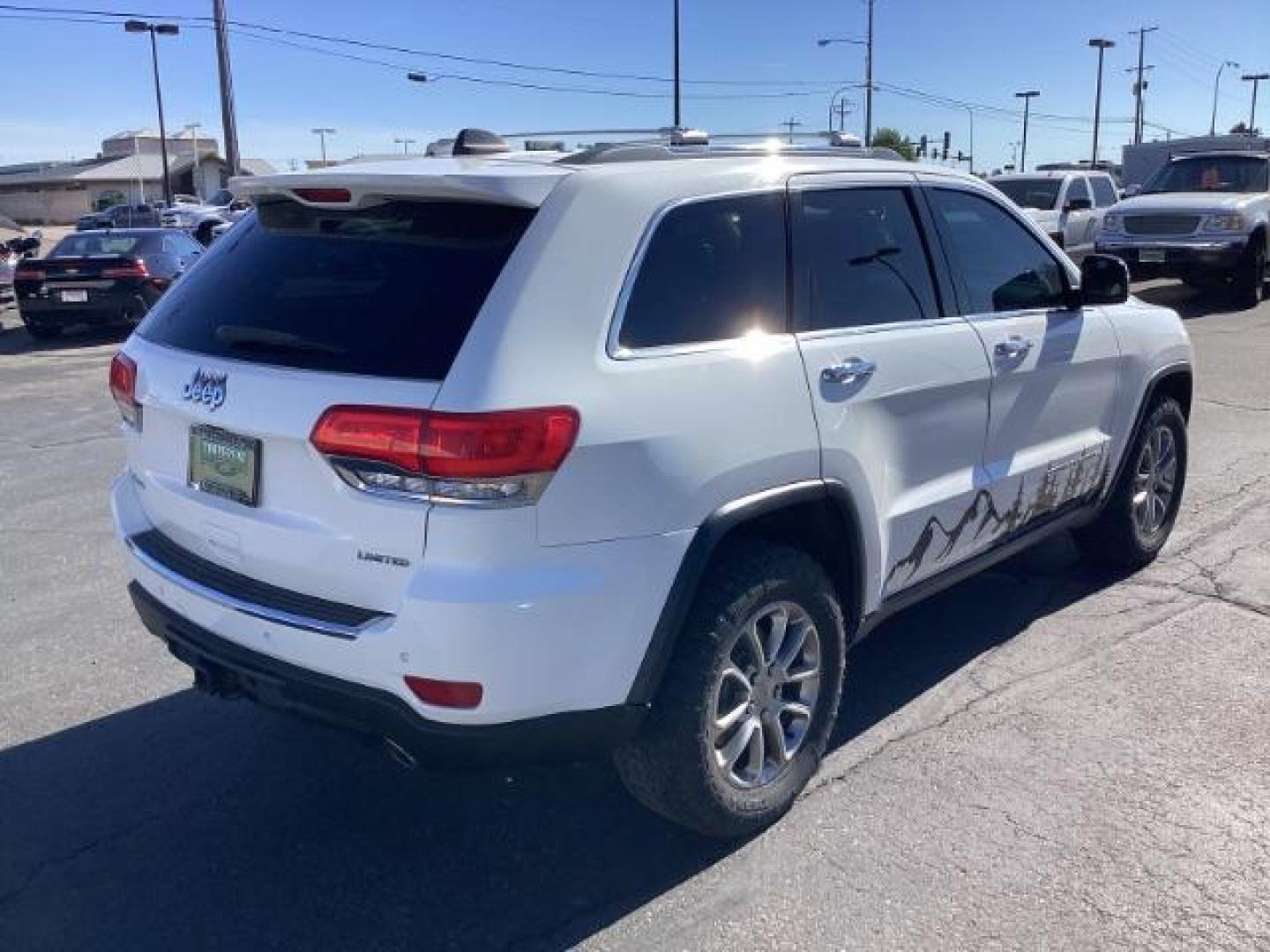 2015 Jeep Grand Cherokee Limited 4WD (1C4RJFBG0FC) with an 3.6L V6 DOHC 24V engine, 8-Speed Automatic transmission, located at 1235 N Woodruff Ave., Idaho Falls, 83401, (208) 523-1053, 43.507172, -112.000488 - Here are the features commonly found on the 2015 Jeep Grand Cherokee Limited: Engine Options: The 2015 Jeep Grand Cherokee Limited typically offered a choice of engines: 3.6-liter V6 engine, producing around 290 horsepower and 260 lb-ft of torque. Transmission: Most models came with an 8-speed au - Photo#4