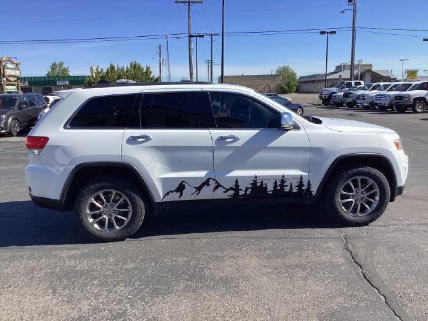 2015 Jeep Grand Cherokee Limited 4WD (1C4RJFBG0FC) with an 3.6L V6 DOHC 24V engine, 8-Speed Automatic transmission, located at 1235 N Woodruff Ave., Idaho Falls, 83401, (208) 523-1053, 43.507172, -112.000488 - Here are the features commonly found on the 2015 Jeep Grand Cherokee Limited: Engine Options: The 2015 Jeep Grand Cherokee Limited typically offered a choice of engines: 3.6-liter V6 engine, producing around 290 horsepower and 260 lb-ft of torque. Transmission: Most models came with an 8-speed au - Photo#5