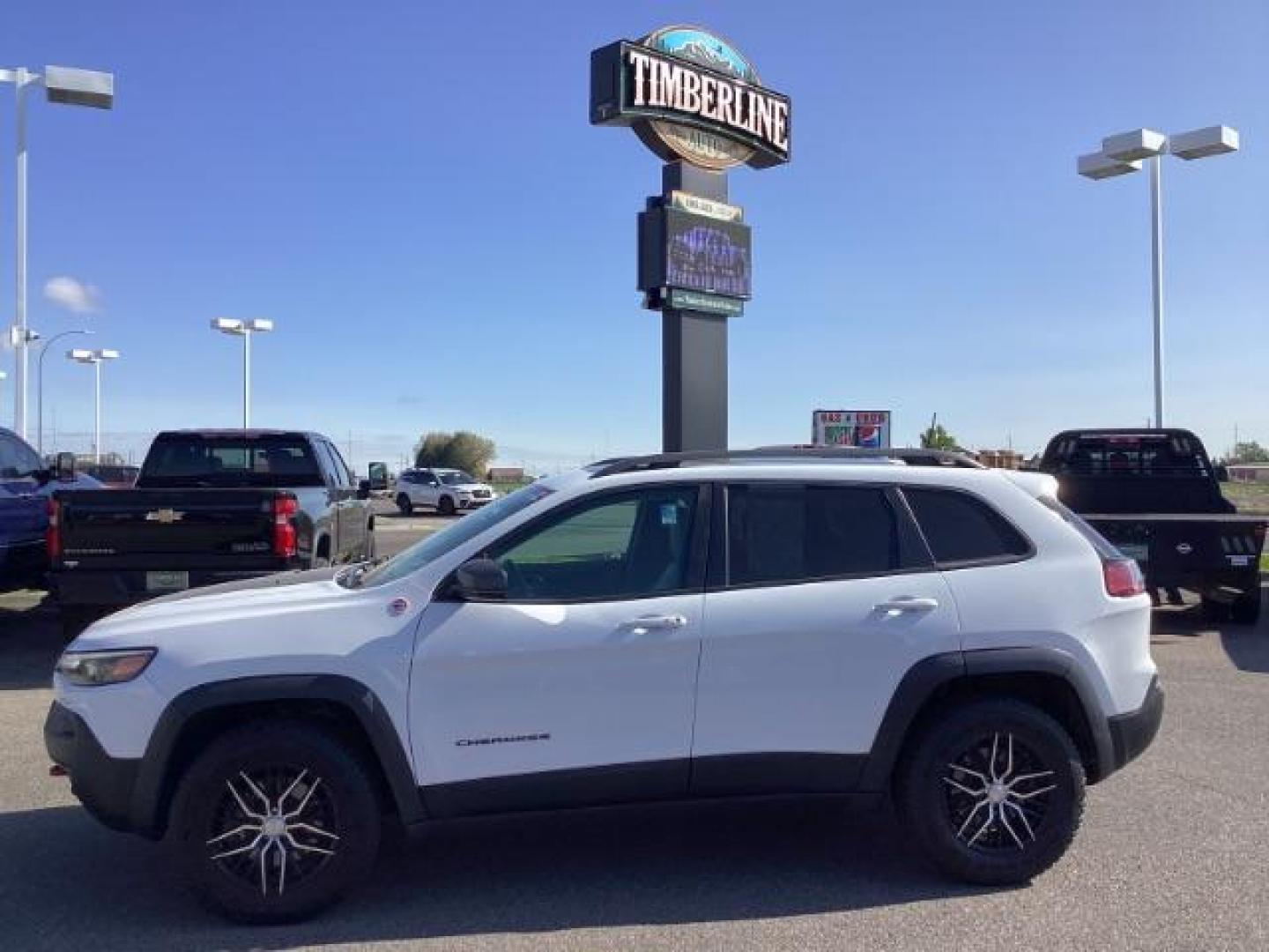 2019 Pearl White Pearl Coat /Black, vinyl/cloth Jeep Cherokee Trailhawk 4WD (1C4PJMBX2KD) with an 3.2L V6 DOHC 24V engine, 9-Speed Automatic transmission, located at 1235 N Woodruff Ave., Idaho Falls, 83401, (208) 523-1053, 43.507172, -112.000488 - The 2019 Jeep Cherokee Trailhawk is a rugged and capable SUV designed for off-road adventures while maintaining comfort and convenience for daily driving. Here are some of its notable features: Off-Road Capability: The Trailhawk trim is specifically designed for off-road performance, featuring Jeep - Photo#1