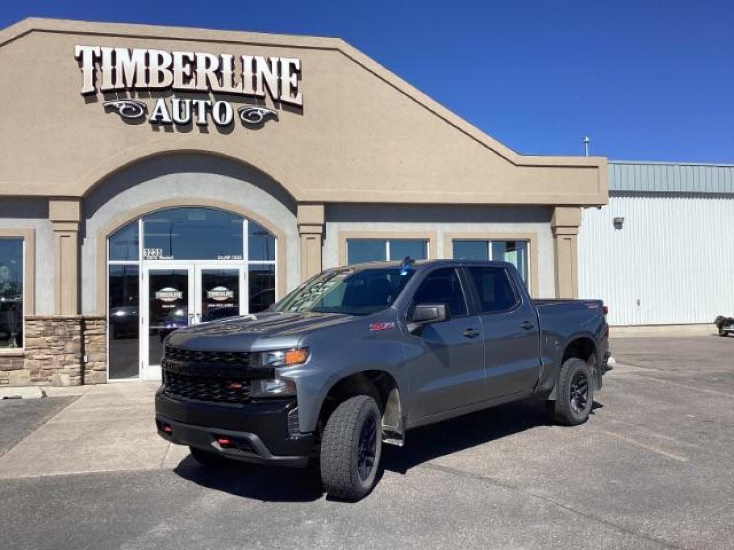 2020 Shadow Gray Metallic /Jet Black, cloth Chevrolet Silverado 1500 Custom Trail Boss Crew Cab Short Box 4WD (1GCPYCEF9LZ) with an 5.3L V8 OHV 16V engine, 6-Speed Automatic transmission, located at 1235 N Woodruff Ave., Idaho Falls, 83401, (208) 523-1053, 43.507172, -112.000488 - Photo#0