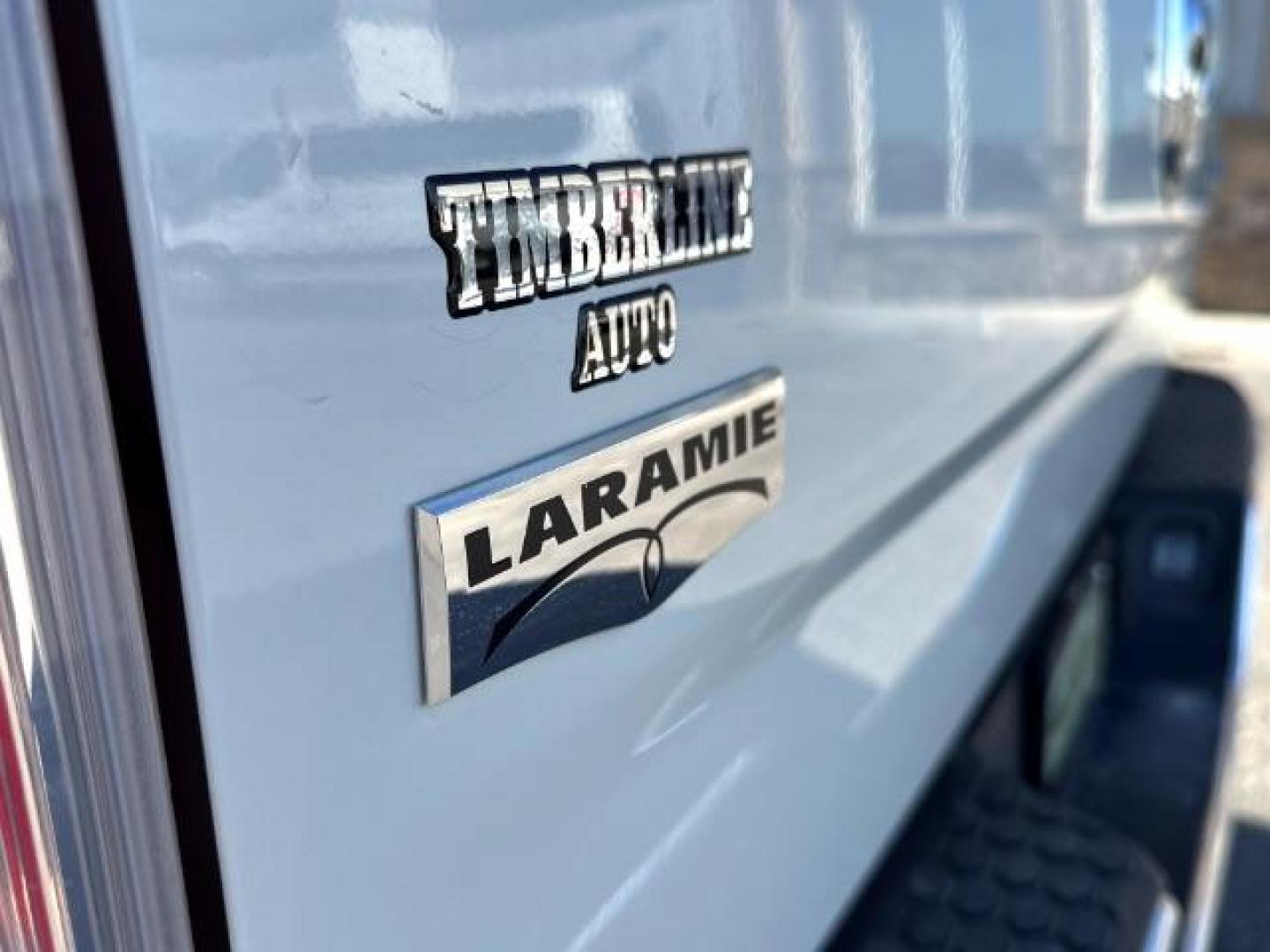 2017 WHITE /Canyon Brown/Light Frost Beige, leather RAM 2500 Laramie Crew Cab SWB 4WD (3C6UR5FJ6HG) with an 6.4L V8 engine, 6-Speed Automatic transmission, located at 1235 N Woodruff Ave., Idaho Falls, 83401, (208) 523-1053, 43.507172, -112.000488 - Photo#8