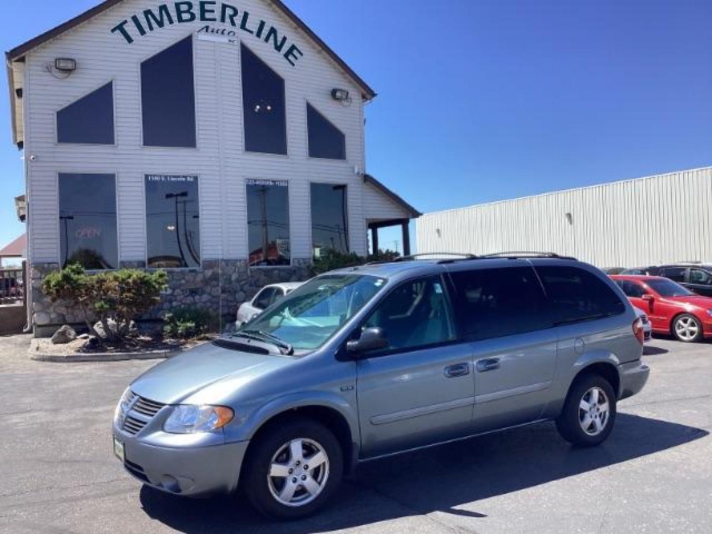 2007 Magnesium Pearl Dodge Grand Caravan SXT (2D4GP44LX7R) with an 3.8L V6 OHV 12V engine, 4-Speed Automatic transmission, located at 1235 N Woodruff Ave., Idaho Falls, 83401, (208) 523-1053, 43.507172, -112.000488 - The 2007 Dodge Caravan SXT is a versatile minivan that provides a comfortable ride, ample interior space, and a variety of features suited for family use. Here are the key features of the 2007 Dodge Caravan SXT: Engine and Performance Engine: 3.8-liter V6 Horsepower: 200 hp @ 5,200 rpm Torque: 235 - Photo#0