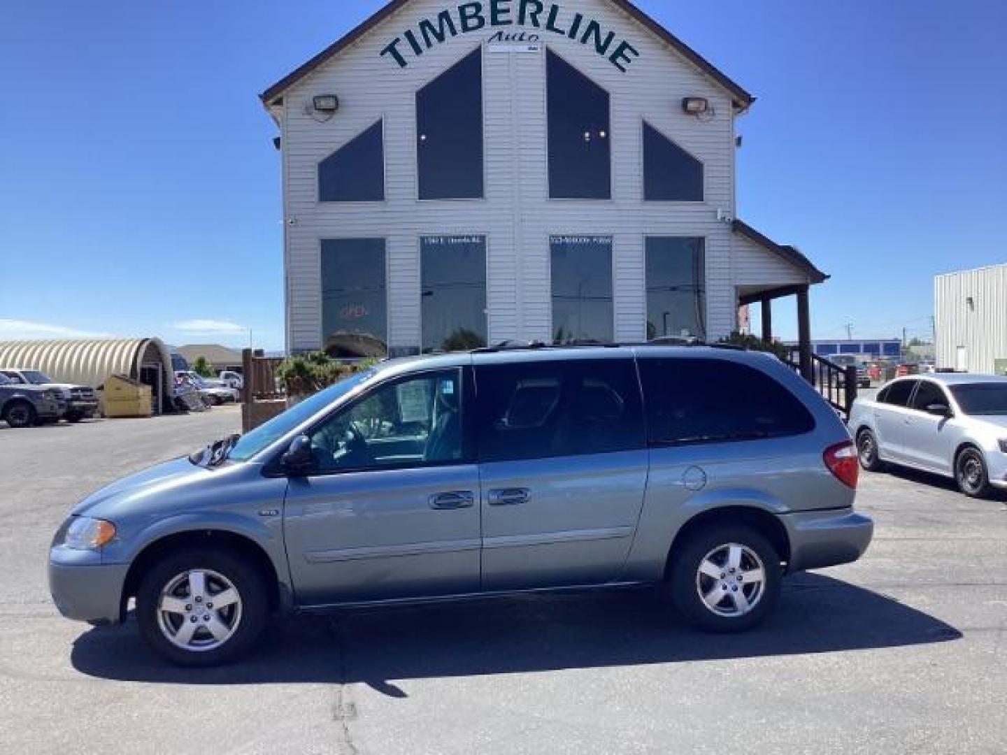 2007 Magnesium Pearl Dodge Grand Caravan SXT (2D4GP44LX7R) with an 3.8L V6 OHV 12V engine, 4-Speed Automatic transmission, located at 1235 N Woodruff Ave., Idaho Falls, 83401, (208) 523-1053, 43.507172, -112.000488 - The 2007 Dodge Caravan SXT is a versatile minivan that provides a comfortable ride, ample interior space, and a variety of features suited for family use. Here are the key features of the 2007 Dodge Caravan SXT: Engine and Performance Engine: 3.8-liter V6 Horsepower: 200 hp @ 5,200 rpm Torque: 235 - Photo#1