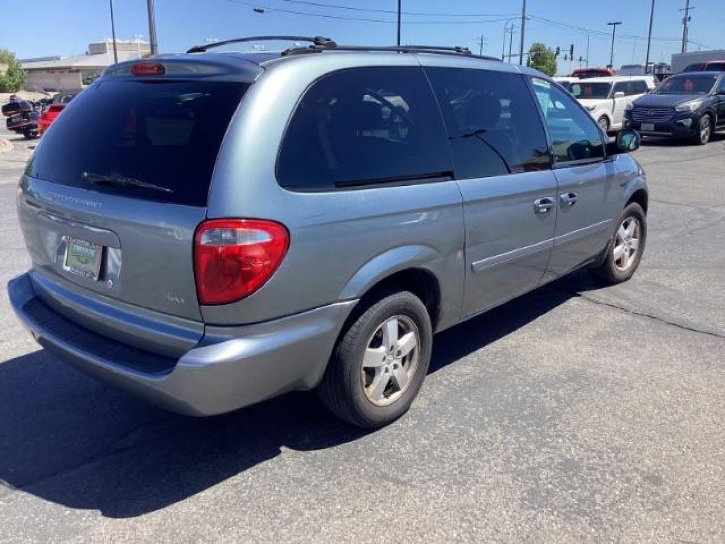 2007 Magnesium Pearl Dodge Grand Caravan SXT (2D4GP44LX7R) with an 3.8L V6 OHV 12V engine, 4-Speed Automatic transmission, located at 1235 N Woodruff Ave., Idaho Falls, 83401, (208) 523-1053, 43.507172, -112.000488 - The 2007 Dodge Caravan SXT is a versatile minivan that provides a comfortable ride, ample interior space, and a variety of features suited for family use. Here are the key features of the 2007 Dodge Caravan SXT: Engine and Performance Engine: 3.8-liter V6 Horsepower: 200 hp @ 5,200 rpm Torque: 235 - Photo#4