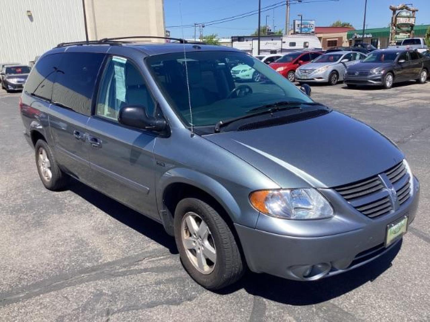 2007 Magnesium Pearl Dodge Grand Caravan SXT (2D4GP44LX7R) with an 3.8L V6 OHV 12V engine, 4-Speed Automatic transmission, located at 1235 N Woodruff Ave., Idaho Falls, 83401, (208) 523-1053, 43.507172, -112.000488 - The 2007 Dodge Caravan SXT is a versatile minivan that provides a comfortable ride, ample interior space, and a variety of features suited for family use. Here are the key features of the 2007 Dodge Caravan SXT: Engine and Performance Engine: 3.8-liter V6 Horsepower: 200 hp @ 5,200 rpm Torque: 235 - Photo#6