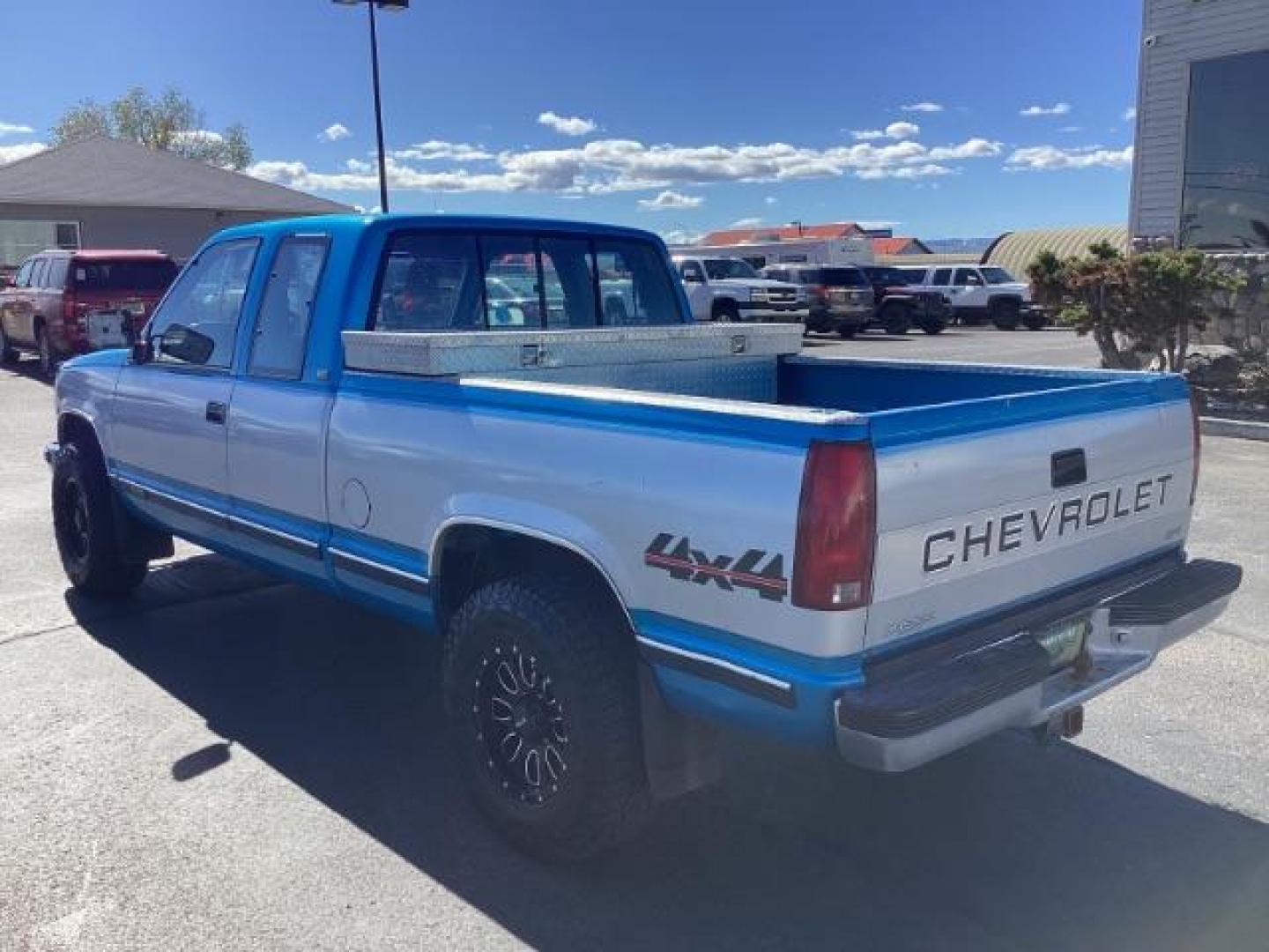 1991 Chevrolet C/K 1500 Ext. Cab 6.5-ft. Bed 4WD (2GCEK19Z1M1) with an 4.3L V6 OHV 12V engine, 4-Speed Automatic transmission, located at 1235 N Woodruff Ave., Idaho Falls, 83401, (208) 523-1053, 43.507172, -112.000488 - The 1991 Chevrolet 1500 4x4 with a manual transmission offered a robust and capable driving experience. Here are the key features commonly found on this model: Manual Transmission: The manual transmission option typically included a 5-speed manual gearbox, providing drivers with direct control over - Photo#2