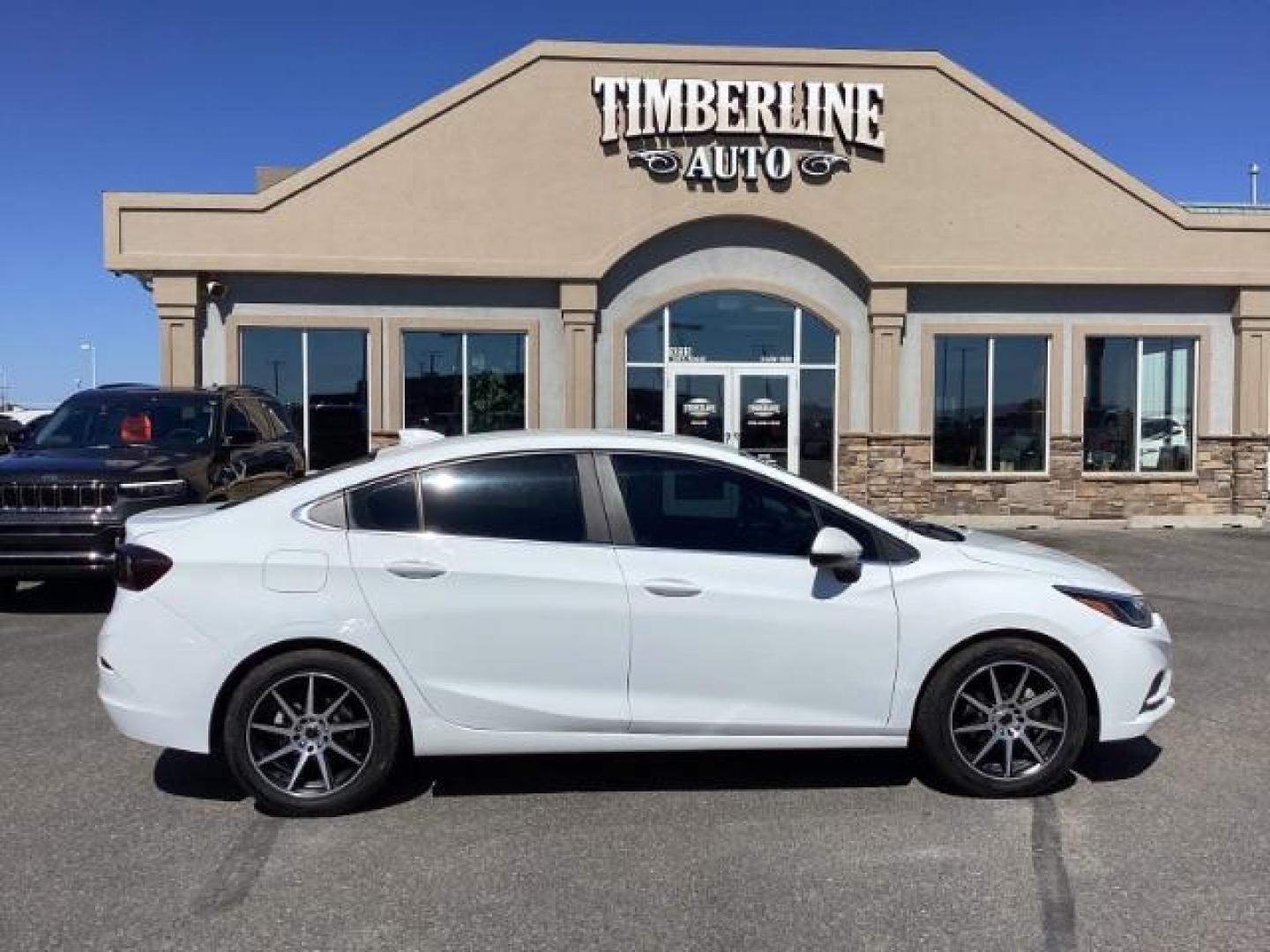 2017 Summit White /Jet Black, cloth Chevrolet Cruze LT Auto (1G1BE5SM0H7) with an 1.4L L4 DOHC 16V TURBO engine, 6-Speed Automatic transmission, located at 1235 N Woodruff Ave., Idaho Falls, 83401, (208) 523-1053, 43.507172, -112.000488 - Photo#5