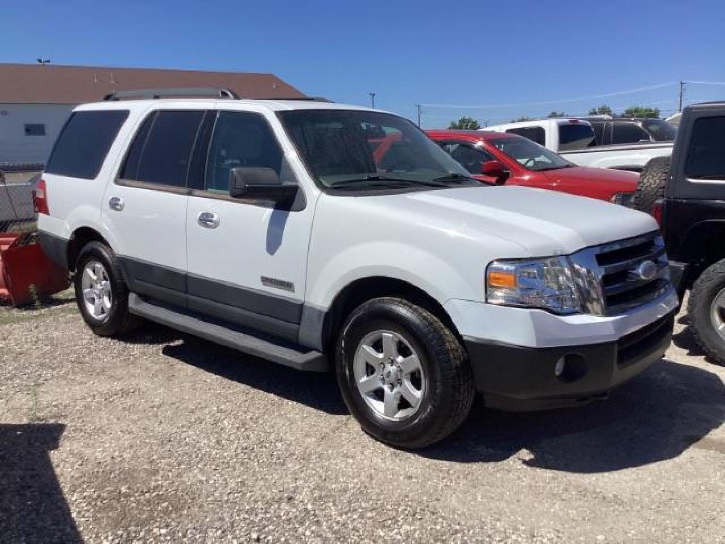 2007 Oxford White Ford Expedition XLT 4WD (1FMFU16537L) with an 5.4L V8 SOHC 16V engine, 6-Speed Automatic transmission, located at 1235 N Woodruff Ave., Idaho Falls, 83401, (208) 523-1053, 43.507172, -112.000488 - Photo#0