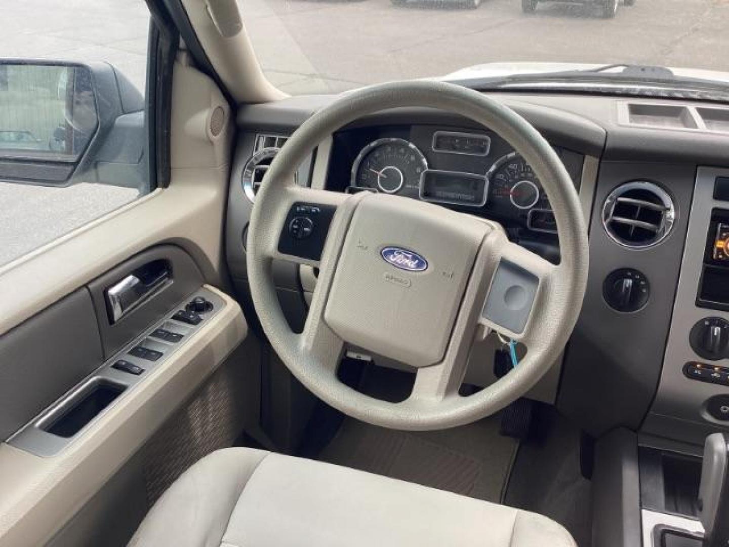 2007 Oxford White Ford Expedition XLT 4WD (1FMFU16537L) with an 5.4L V8 SOHC 16V engine, 6-Speed Automatic transmission, located at 1235 N Woodruff Ave., Idaho Falls, 83401, (208) 523-1053, 43.507172, -112.000488 - Photo#13