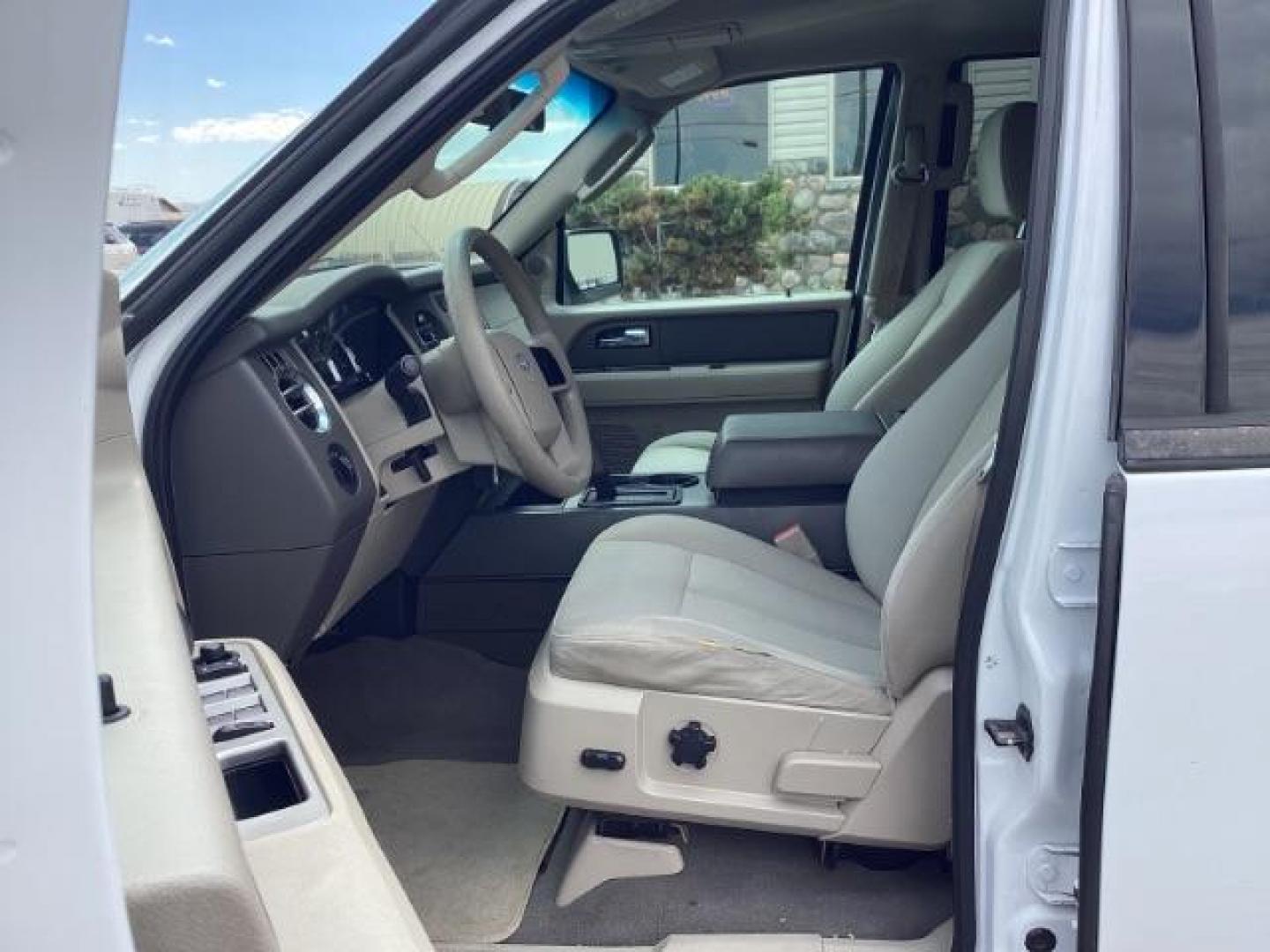 2007 Oxford White Ford Expedition XLT 4WD (1FMFU16537L) with an 5.4L V8 SOHC 16V engine, 6-Speed Automatic transmission, located at 1235 N Woodruff Ave., Idaho Falls, 83401, (208) 523-1053, 43.507172, -112.000488 - Photo#16