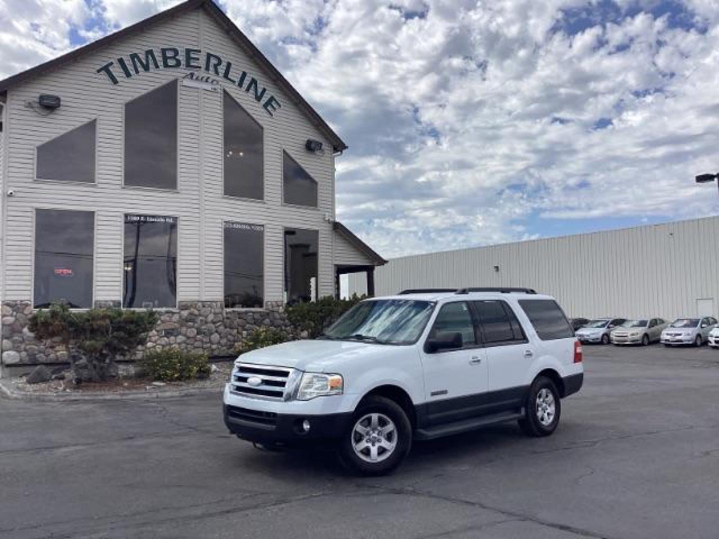 2007 Oxford White Ford Expedition XLT 4WD (1FMFU16537L) with an 5.4L V8 SOHC 16V engine, 6-Speed Automatic transmission, located at 1235 N Woodruff Ave., Idaho Falls, 83401, (208) 523-1053, 43.507172, -112.000488 - Photo#1