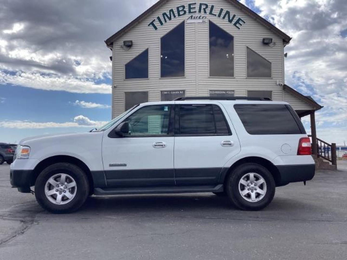 2007 Oxford White Ford Expedition XLT 4WD (1FMFU16537L) with an 5.4L V8 SOHC 16V engine, 6-Speed Automatic transmission, located at 1235 N Woodruff Ave., Idaho Falls, 83401, (208) 523-1053, 43.507172, -112.000488 - Photo#2