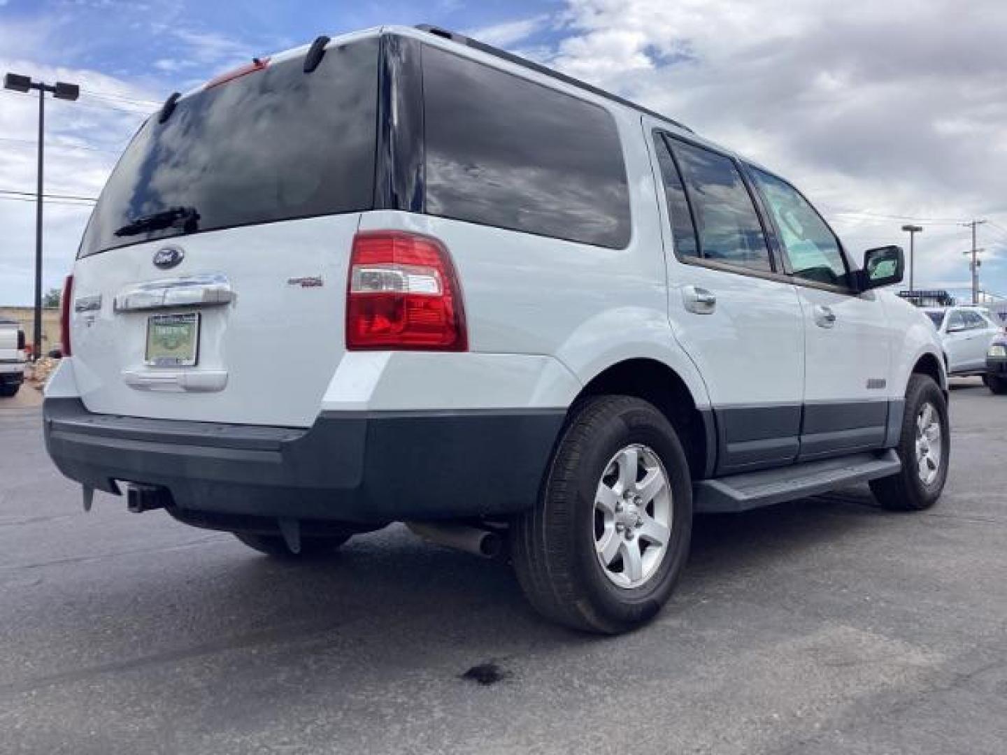 2007 Oxford White Ford Expedition XLT 4WD (1FMFU16537L) with an 5.4L V8 SOHC 16V engine, 6-Speed Automatic transmission, located at 1235 N Woodruff Ave., Idaho Falls, 83401, (208) 523-1053, 43.507172, -112.000488 - Photo#6