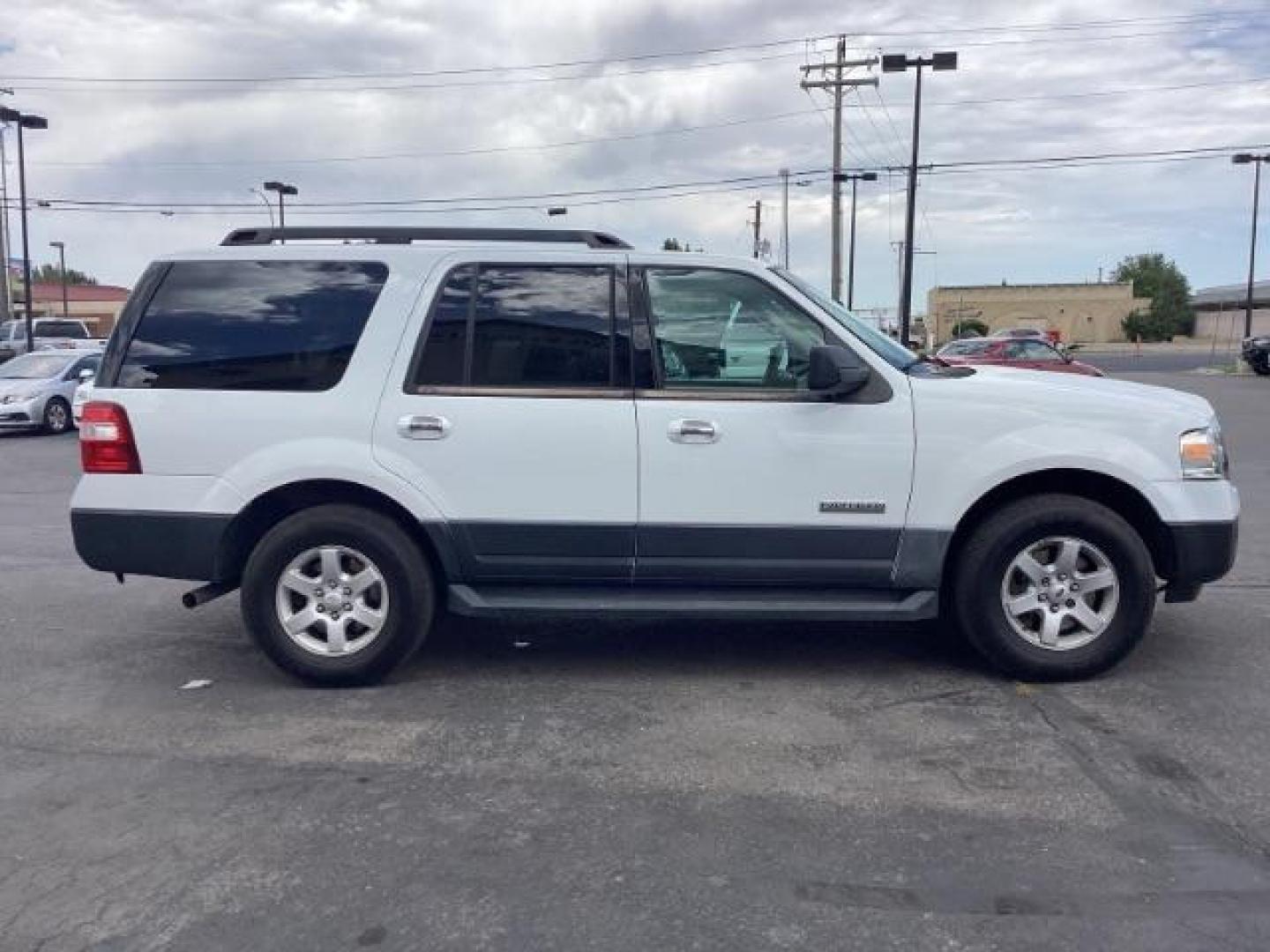 2007 Oxford White Ford Expedition XLT 4WD (1FMFU16537L) with an 5.4L V8 SOHC 16V engine, 6-Speed Automatic transmission, located at 1235 N Woodruff Ave., Idaho Falls, 83401, (208) 523-1053, 43.507172, -112.000488 - Photo#7