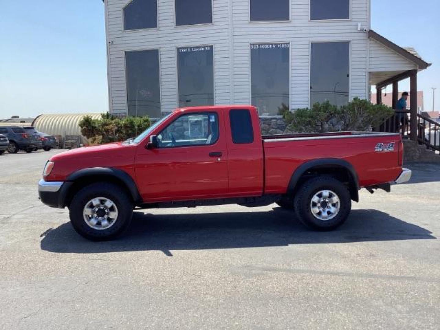 2000 Nissan Frontier XE-V6 King Cab 4WD (1N6ED26Y2YC) with an 3.4L V6 OHV 12V engine, located at 1235 N Woodruff Ave., Idaho Falls, 83401, (208) 523-1053, 43.507172, -112.000488 - Photo#2