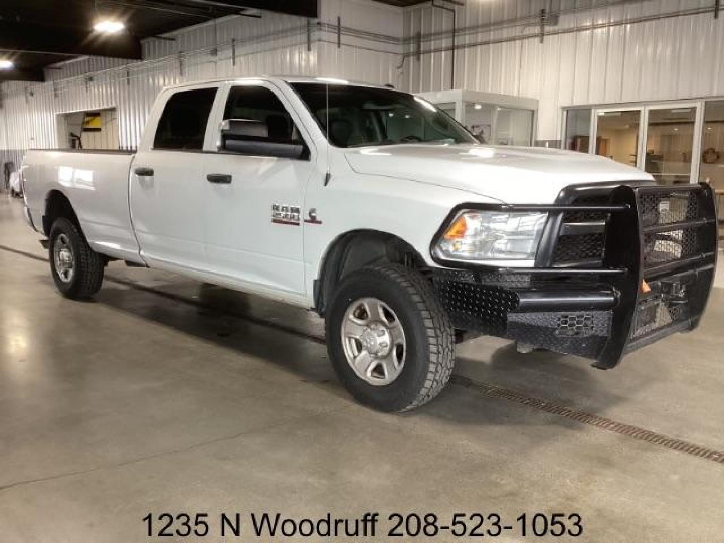 2016 WHITE /Black/Diesel Gray, cloth RAM 2500 Tradesman Crew Cab LWB 4WD (3C6UR5HL5GG) with an 6.7L L6 OHV 24V TURBO DIESEL engine, 6-Speed Automatic transmission, located at 1235 N Woodruff Ave., Idaho Falls, 83401, (208) 523-1053, 43.507172, -112.000488 - Photo#5