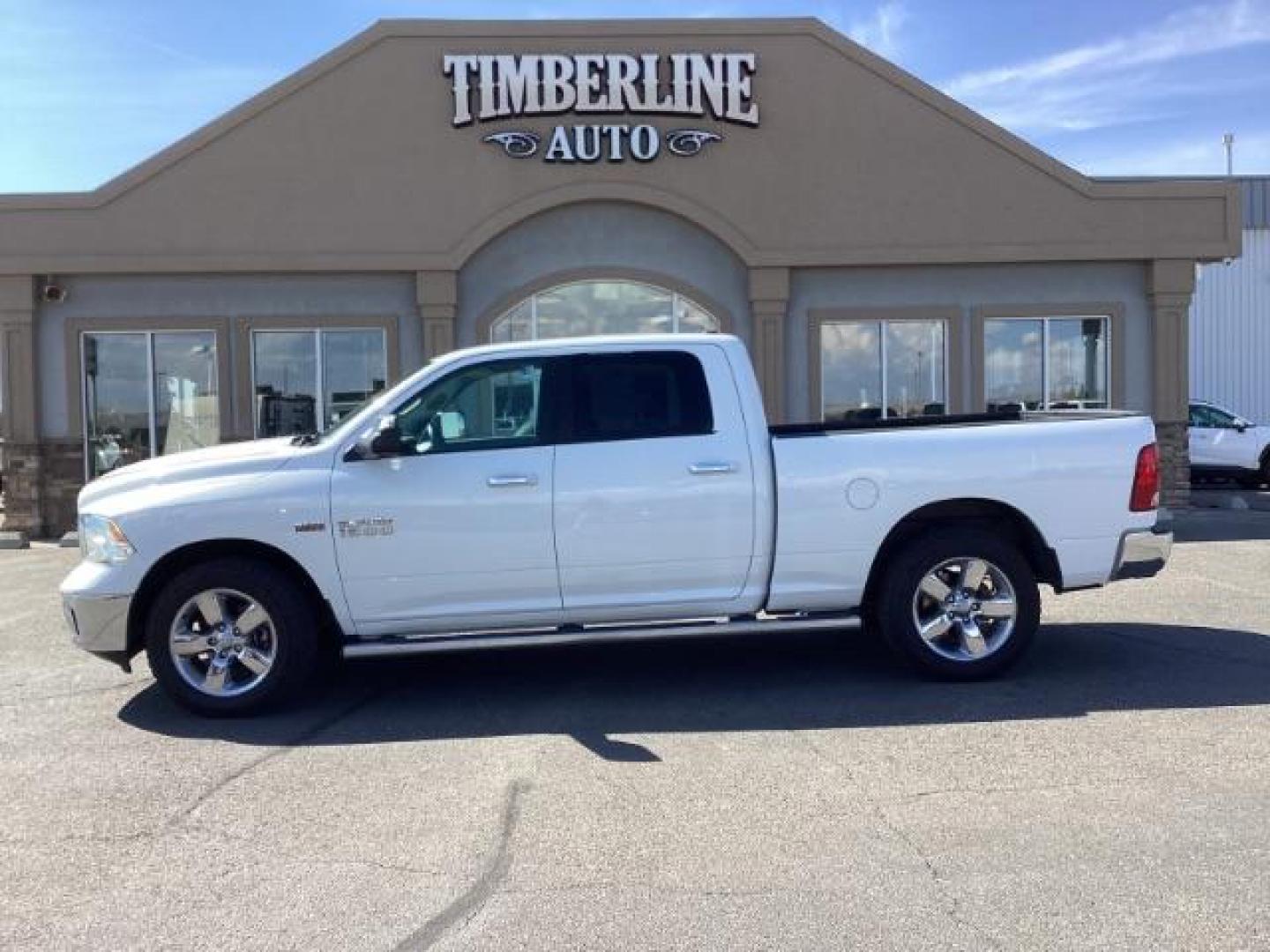 2016 WHITE /Black/Diesel Gray, cloth RAM 1500 SLT Crew Cab LWB 4WD (1C6RR7TT6GS) with an 5.7L V8 OHV 16V engine, 8-Speed Automatic transmission, located at 1235 N Woodruff Ave., Idaho Falls, 83401, (208) 523-1053, 43.507172, -112.000488 - Photo#2