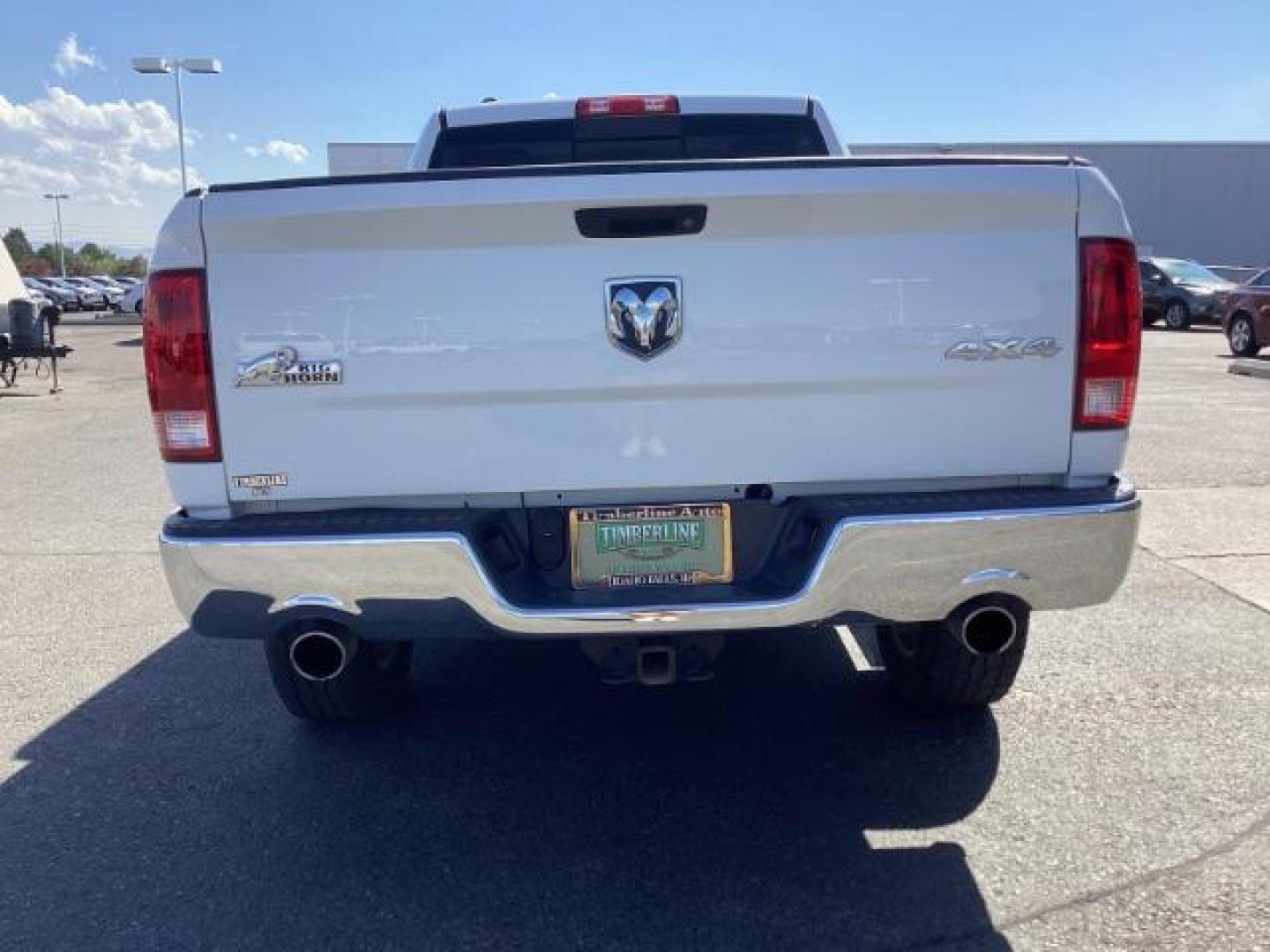 2016 WHITE /Black/Diesel Gray, cloth RAM 1500 SLT Crew Cab LWB 4WD (1C6RR7TT6GS) with an 5.7L V8 OHV 16V engine, 8-Speed Automatic transmission, located at 1235 N Woodruff Ave., Idaho Falls, 83401, (208) 523-1053, 43.507172, -112.000488 - Photo#4