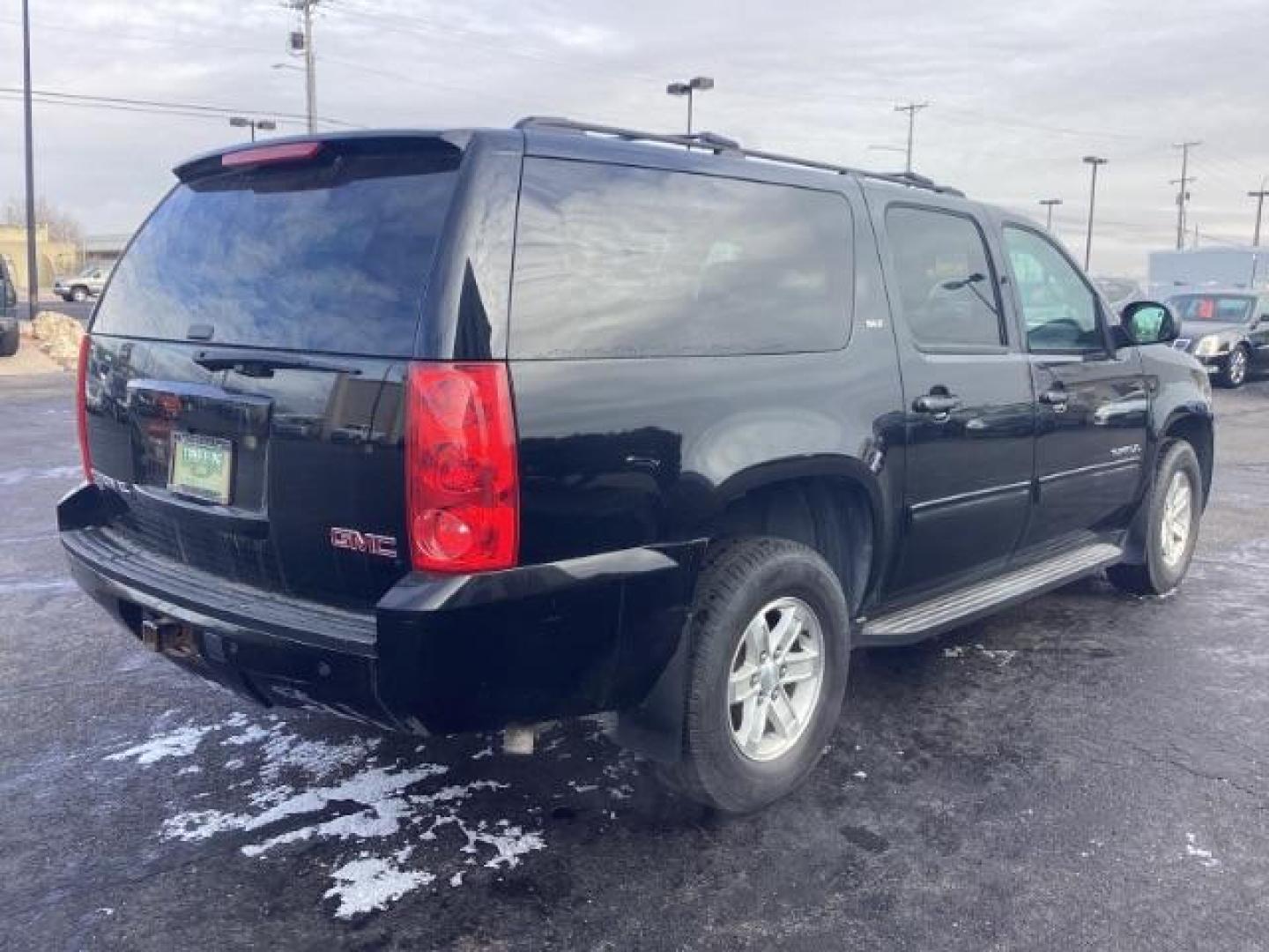 2014 Onyx Black GMC Yukon XL SLT 1/2 Ton 4WD (1GKS2KE75ER) with an 5.3L V8 OHV 16V FFV engine, 6-Speed Automatic transmission, located at 1235 N Woodruff Ave., Idaho Falls, 83401, (208) 523-1053, 43.507172, -112.000488 - Photo#5