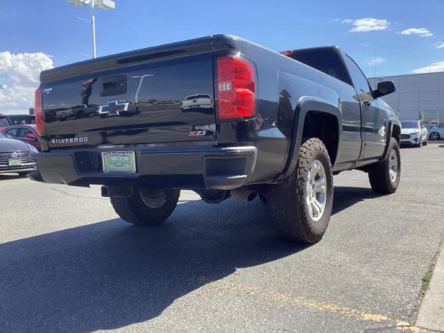 2018 Black /Jet Black, cloth Chevrolet Silverado 1500 LT Long Box 4WD (1GCNKREC1JZ) with an 5.3L V8 engine, 6-Speed Automatic transmission, located at 1235 N Woodruff Ave., Idaho Falls, 83401, (208) 523-1053, 43.507172, -112.000488 - Photo#5