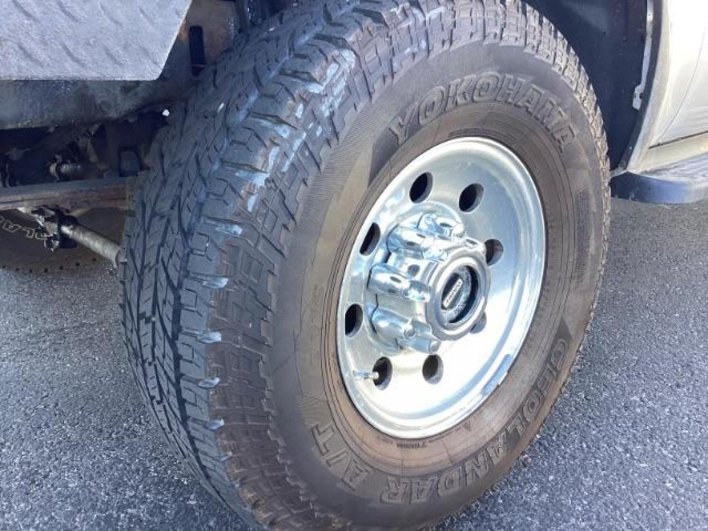 2002 SILVER Ford F-250 SD XLT Crew Cab Long Bed 4WD (1FTNW21F02E) with an 7.3L V8 OHV 16V TURBO DIESEL engine, 4-Speed Automatic transmission, located at 1235 N Woodruff Ave., Idaho Falls, 83401, (208) 523-1053, 43.507172, -112.000488 - Photo#9