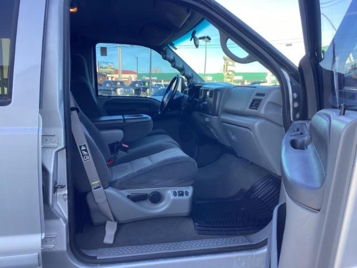 2002 SILVER Ford F-250 SD XLT Crew Cab Long Bed 4WD (1FTNW21F02E) with an 7.3L V8 OHV 16V TURBO DIESEL engine, 4-Speed Automatic transmission, located at 1235 N Woodruff Ave., Idaho Falls, 83401, (208) 523-1053, 43.507172, -112.000488 - Photo#20