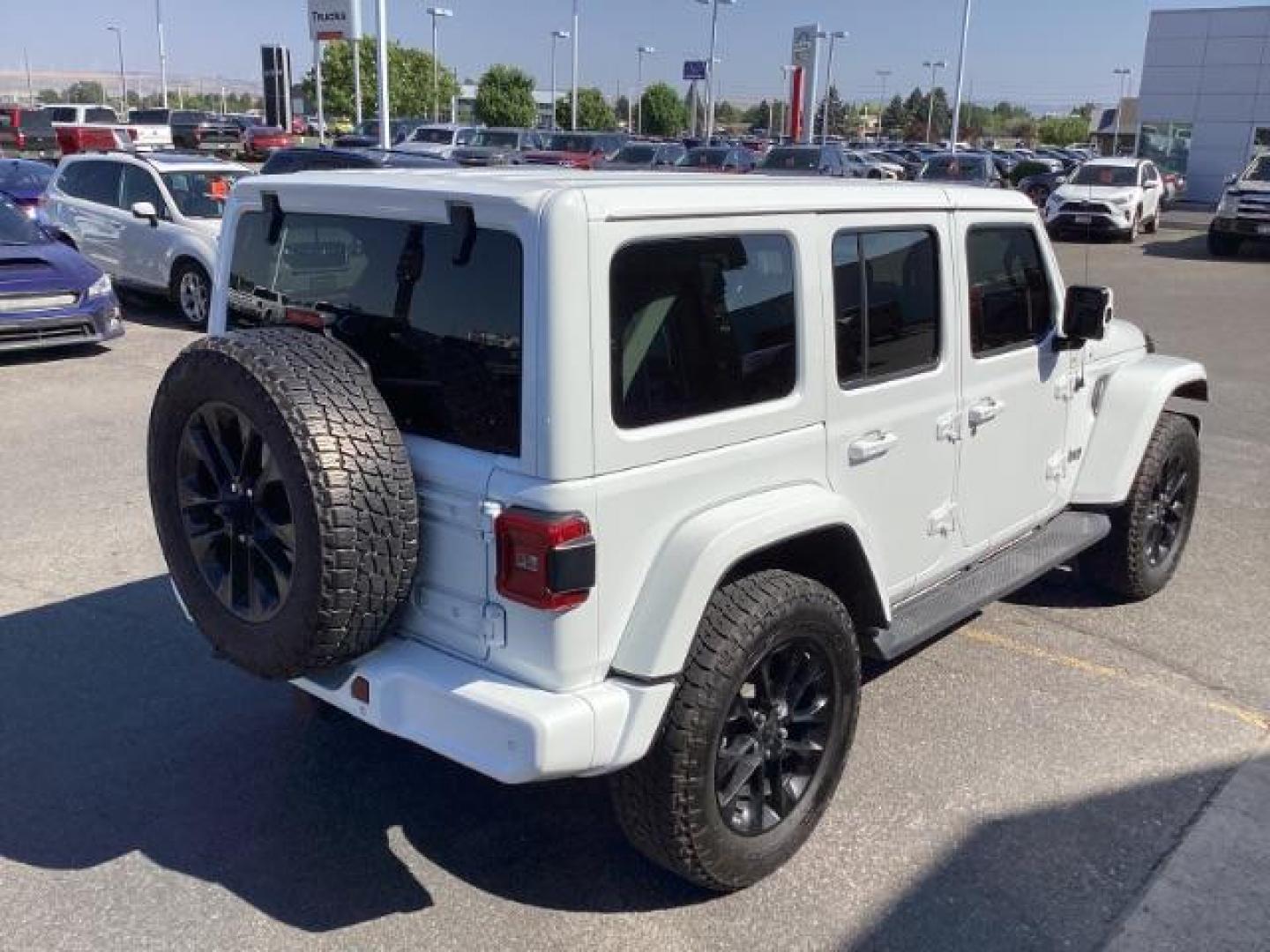 2021 WHITE /CLOTH Jeep Wrangler Unlimited Sahara Altitude (1C4HJXEN8MW) with an 2.0L L4 DOHC 16V TURBO HYBRID engine, 8-Speed Automatic transmission, located at 1235 N Woodruff Ave., Idaho Falls, 83401, (208) 523-1053, 43.507172, -112.000488 - Photo#5