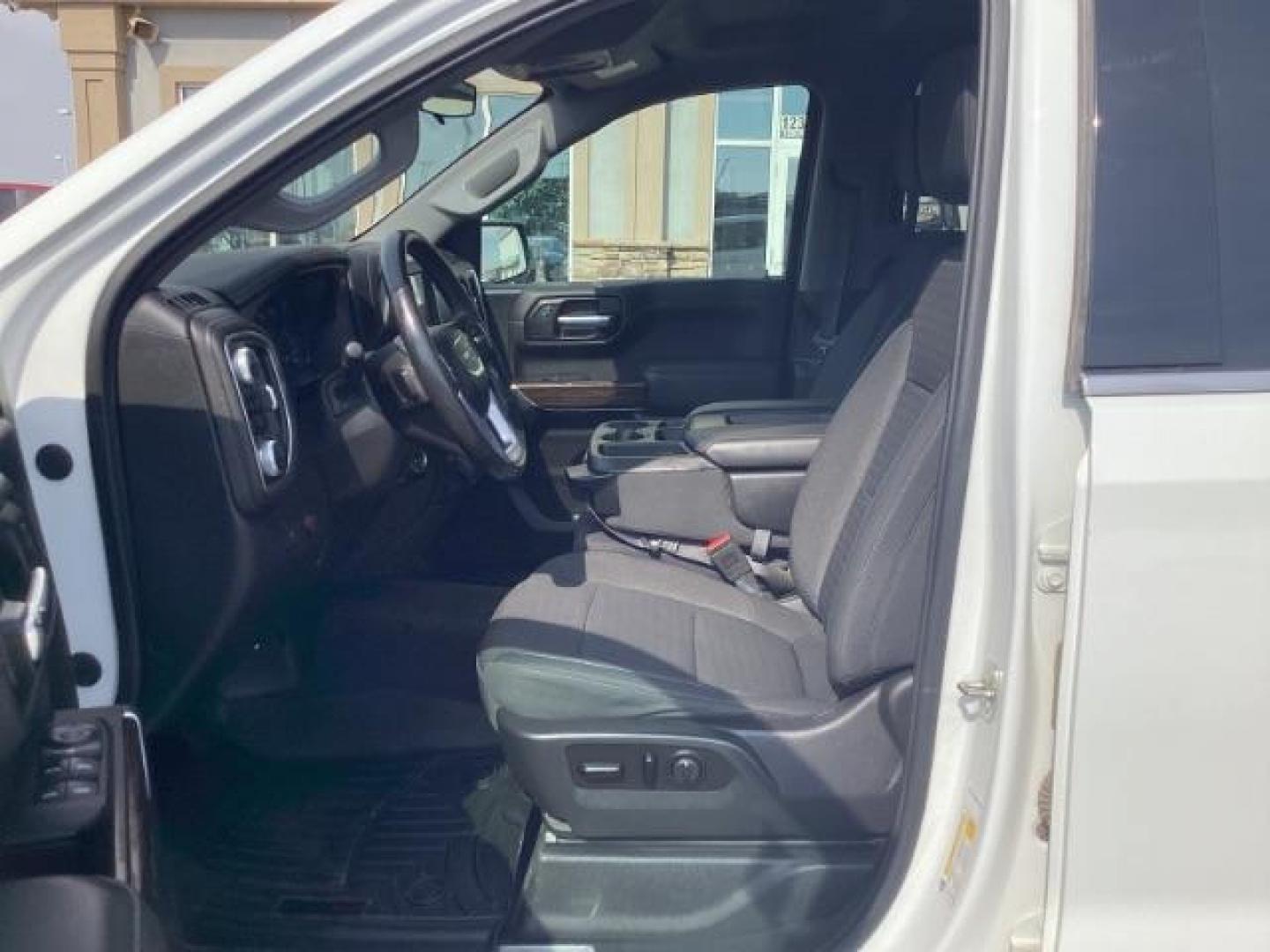 2020 Summit White /Jet Black, cloth GMC Sierra 1500 SLE Crew Cab Short Box 4WD (1GTU9BEDXLZ) with an 5.3L V8 OHV 16V engine, 6-Speed Automatic transmission, located at 1235 N Woodruff Ave., Idaho Falls, 83401, (208) 523-1053, 43.507172, -112.000488 - Photo#19