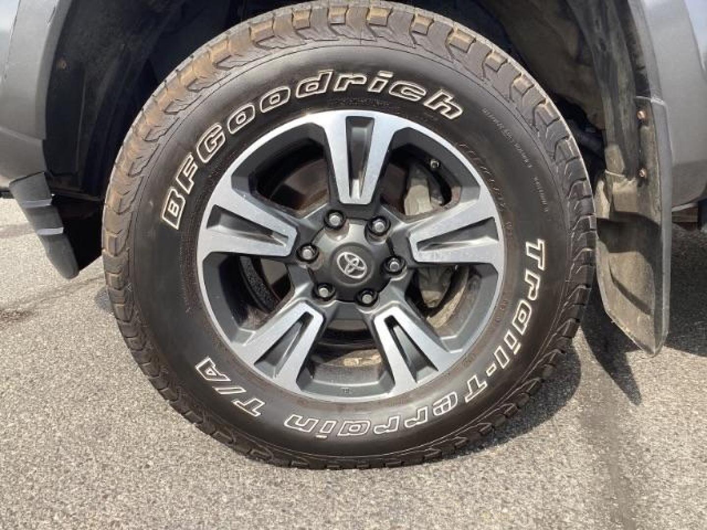 2016 Magnetic Gray Metallic /Cement Gray, cloth Toyota Tacoma SR5 Double Cab Super Long Bed V6 6AT 4WD (5TFDZ5BN4GX) with an 3.5L V6 DOHC 24V engine, 6-Speed Automatic transmission, located at 1235 N Woodruff Ave., Idaho Falls, 83401, (208) 523-1053, 43.507172, -112.000488 - Photo#10