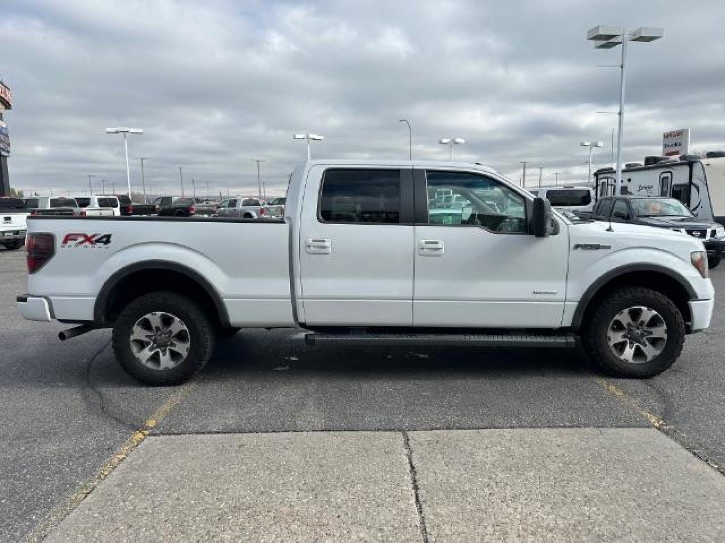 2014 Oxford White /Black Ford F-150 FX4 SuperCrew 6.5-ft. Bed 4WD (1FTFW1ET9EF) with an 3.5L V6 TURBO engine, 6-Speed Automatic transmission, located at 1235 N Woodruff Ave., Idaho Falls, 83401, (208) 523-1053, 43.507172, -112.000488 - Photo#5