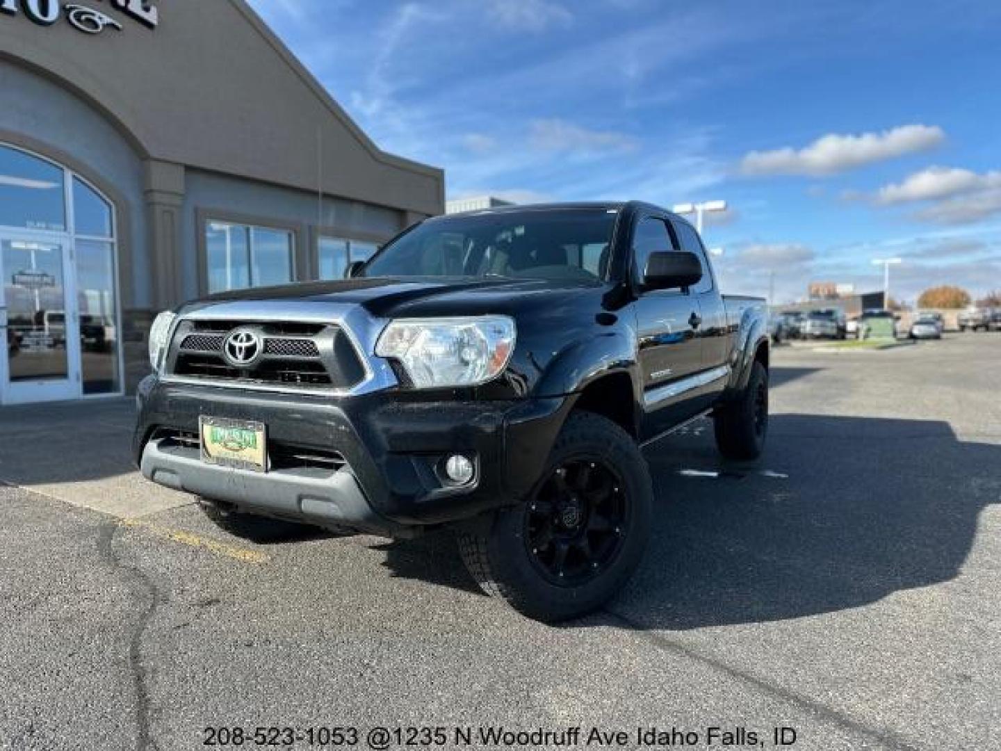 2015 BLACK /CLOTH Toyota Tacoma Access Cab V6 5AT 4WD (5TFUU4EN4FX) with an 4.0L V6 DOHC 24V engine, AUTOMATIC transmission, located at 1235 N Woodruff Ave., Idaho Falls, 83401, (208) 523-1053, 43.507172, -112.000488 - Photo#1