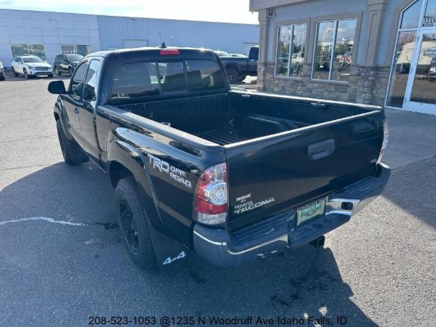 2015 BLACK /CLOTH Toyota Tacoma Access Cab V6 5AT 4WD (5TFUU4EN4FX) with an 4.0L V6 DOHC 24V engine, AUTOMATIC transmission, located at 1235 N Woodruff Ave., Idaho Falls, 83401, (208) 523-1053, 43.507172, -112.000488 - Photo#3