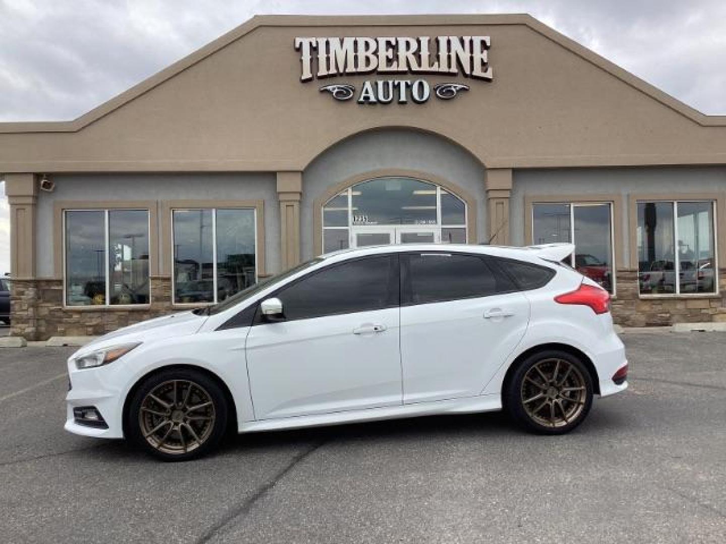 2018 Oxford White /Charcoal Black, cloth Ford Focus ST Hatch (1FADP3L96JL) with an 2.0L L4 DOHC 16V engine, 6-Speed Manua transmission, located at 1235 N Woodruff Ave., Idaho Falls, 83401, (208) 523-1053, 43.507172, -112.000488 - Photo#2