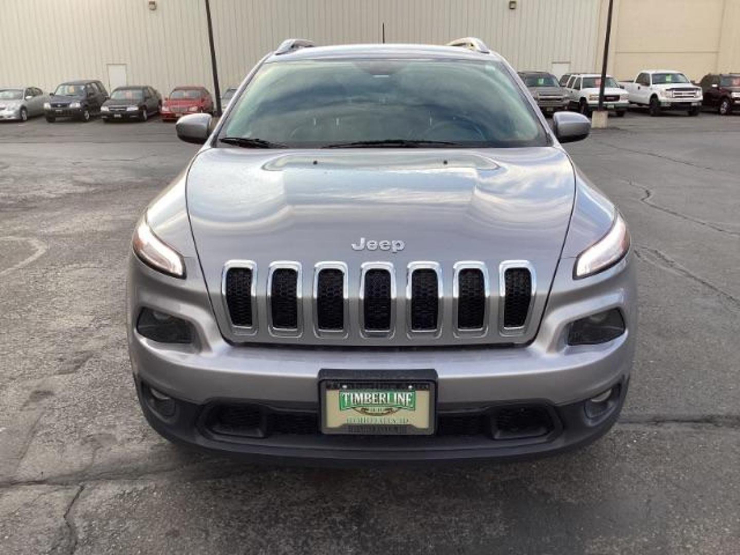 2018 Jeep Cherokee Latitude Plus 4WD (1C4PJMLX4JD) with an 3.2L V6 DOHC 24V engine, 9-Speed Automatic transmission, located at 1235 N Woodruff Ave., Idaho Falls, 83401, (208) 523-1053, 43.507172, -112.000488 - Photo#8