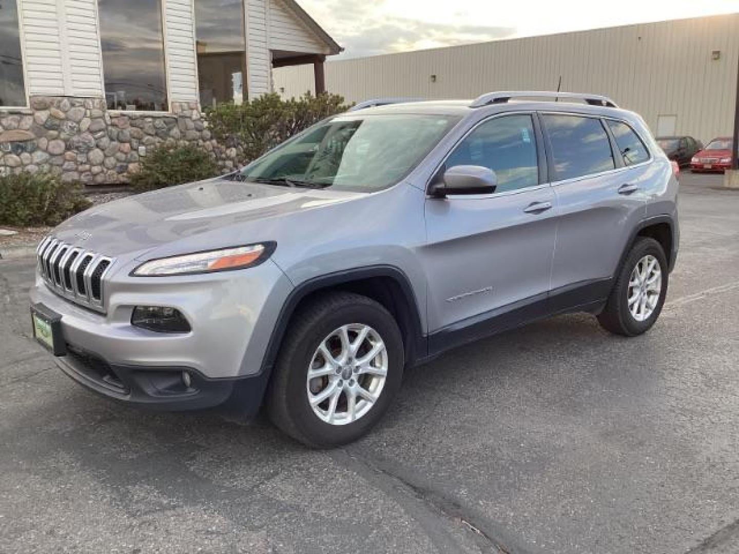 2018 Jeep Cherokee Latitude Plus 4WD (1C4PJMLX4JD) with an 3.2L V6 DOHC 24V engine, 9-Speed Automatic transmission, located at 1235 N Woodruff Ave., Idaho Falls, 83401, (208) 523-1053, 43.507172, -112.000488 - Photo#2