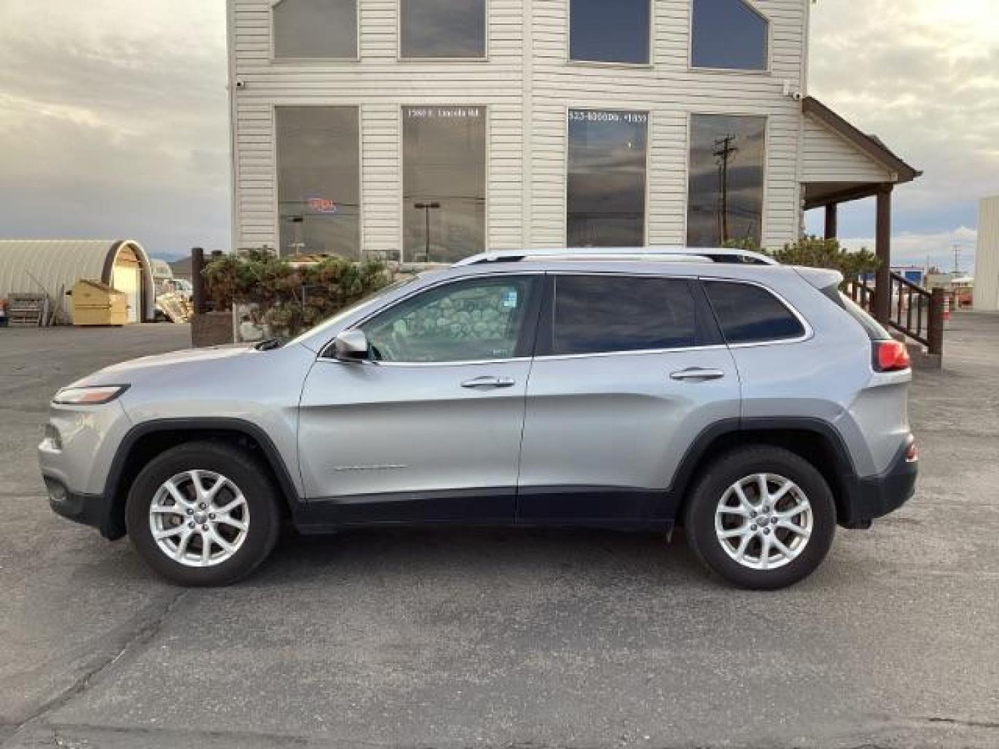 2018 Jeep Cherokee Latitude Plus 4WD (1C4PJMLX4JD) with an 3.2L V6 DOHC 24V engine, 9-Speed Automatic transmission, located at 1235 N Woodruff Ave., Idaho Falls, 83401, (208) 523-1053, 43.507172, -112.000488 - Photo#3