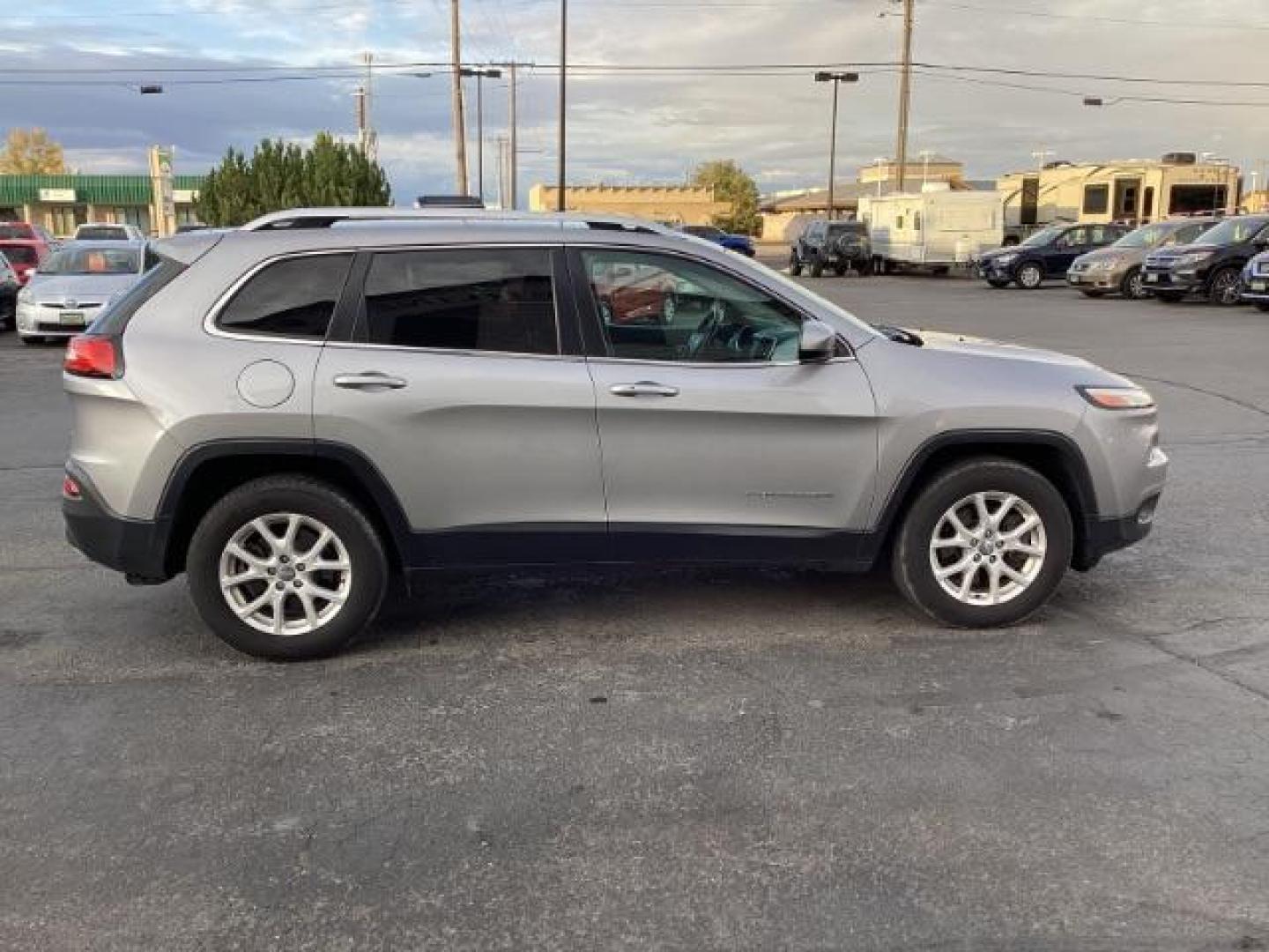 2018 Jeep Cherokee Latitude Plus 4WD (1C4PJMLX4JD) with an 3.2L V6 DOHC 24V engine, 9-Speed Automatic transmission, located at 1235 N Woodruff Ave., Idaho Falls, 83401, (208) 523-1053, 43.507172, -112.000488 - Photo#6