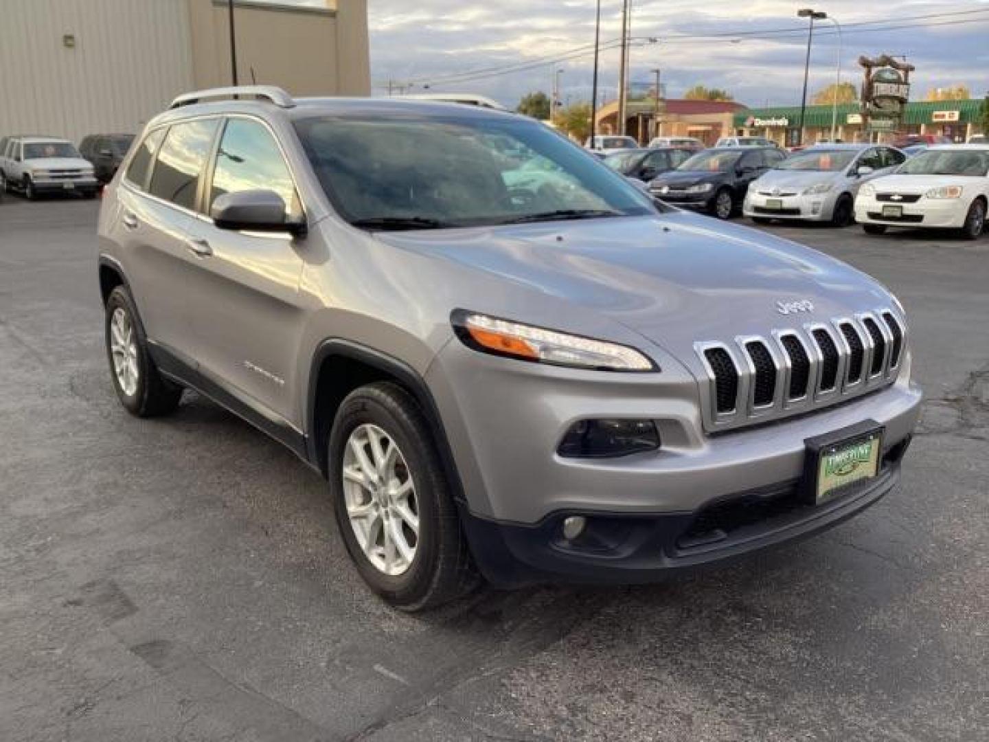 2018 Jeep Cherokee Latitude Plus 4WD (1C4PJMLX4JD) with an 3.2L V6 DOHC 24V engine, 9-Speed Automatic transmission, located at 1235 N Woodruff Ave., Idaho Falls, 83401, (208) 523-1053, 43.507172, -112.000488 - Photo#8