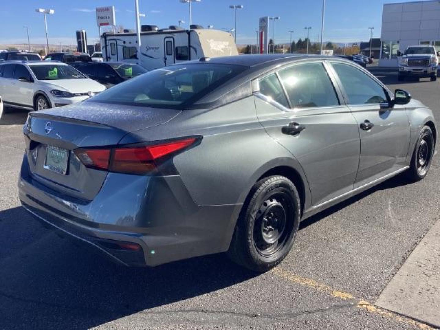 2020 Gun Metallic /Charcoal, cloth Nissan Altima 2.5 S (1N4BL4BV1LC) with an 2.5L L4 DOHC 16V engine, Continuously Variable Transmission transmission, located at 1235 N Woodruff Ave., Idaho Falls, 83401, (208) 523-1053, 43.507172, -112.000488 - Photo#5