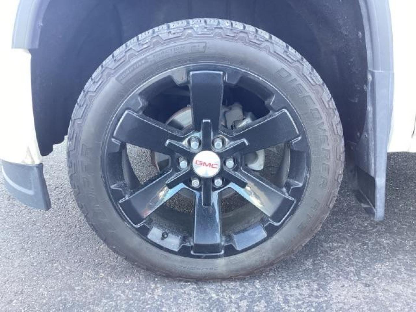 2015 WHITE /Jet Black, leather GMC Sierra 1500 Denali Crew Cab Short Box 4WD (3GTU2WEC0FG) with an 5.3L V8 OHV 16V engine, 6-Speed Automatic transmission, located at 1235 N Woodruff Ave., Idaho Falls, 83401, (208) 523-1053, 43.507172, -112.000488 - Photo#9