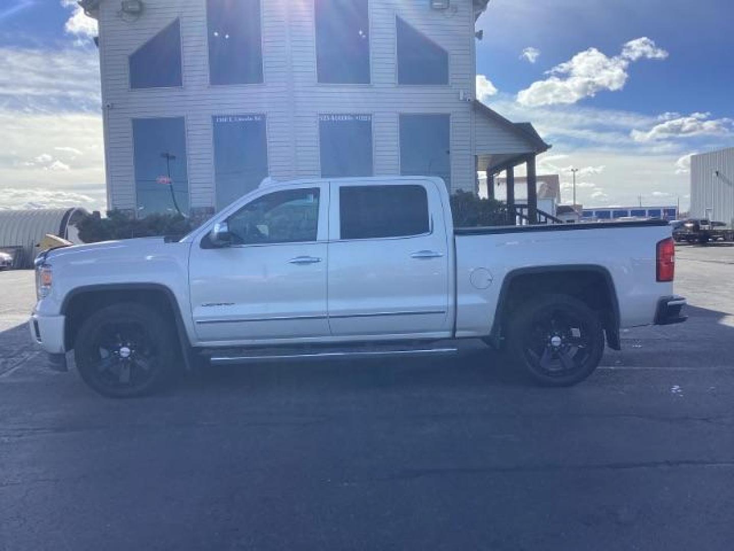 2015 WHITE /Jet Black, leather GMC Sierra 1500 Denali Crew Cab Short Box 4WD (3GTU2WEC0FG) with an 5.3L V8 OHV 16V engine, 6-Speed Automatic transmission, located at 1235 N Woodruff Ave., Idaho Falls, 83401, (208) 523-1053, 43.507172, -112.000488 - Photo#2