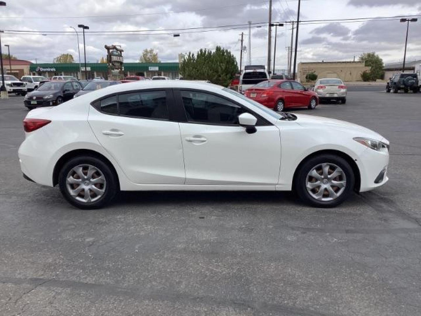 2014 WHITE /Black Mazda MAZDA3 i Sport AT 4-Door (JM1BM1U74E1) with an 2.0L L4 DOHC 16V engine, 6-Speed Automatic transmission, located at 1235 N Woodruff Ave., Idaho Falls, 83401, (208) 523-1053, 43.507172, -112.000488 - Photo#6