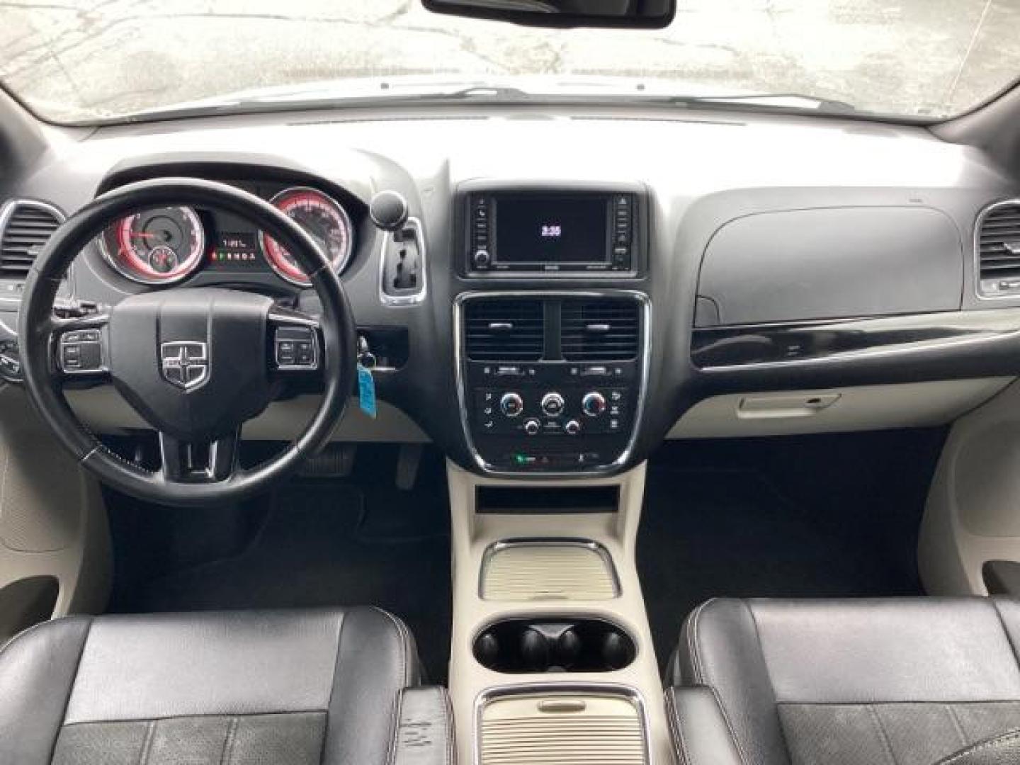 2019 SILVER /Black, leather/suede Dodge Grand Caravan SXT (2C4RDGCGXKR) with an 3.6L V6 DOHC 24V engine, 6-Speed Automatic transmission, located at 1235 N Woodruff Ave., Idaho Falls, 83401, (208) 523-1053, 43.507172, -112.000488 - Photo#9