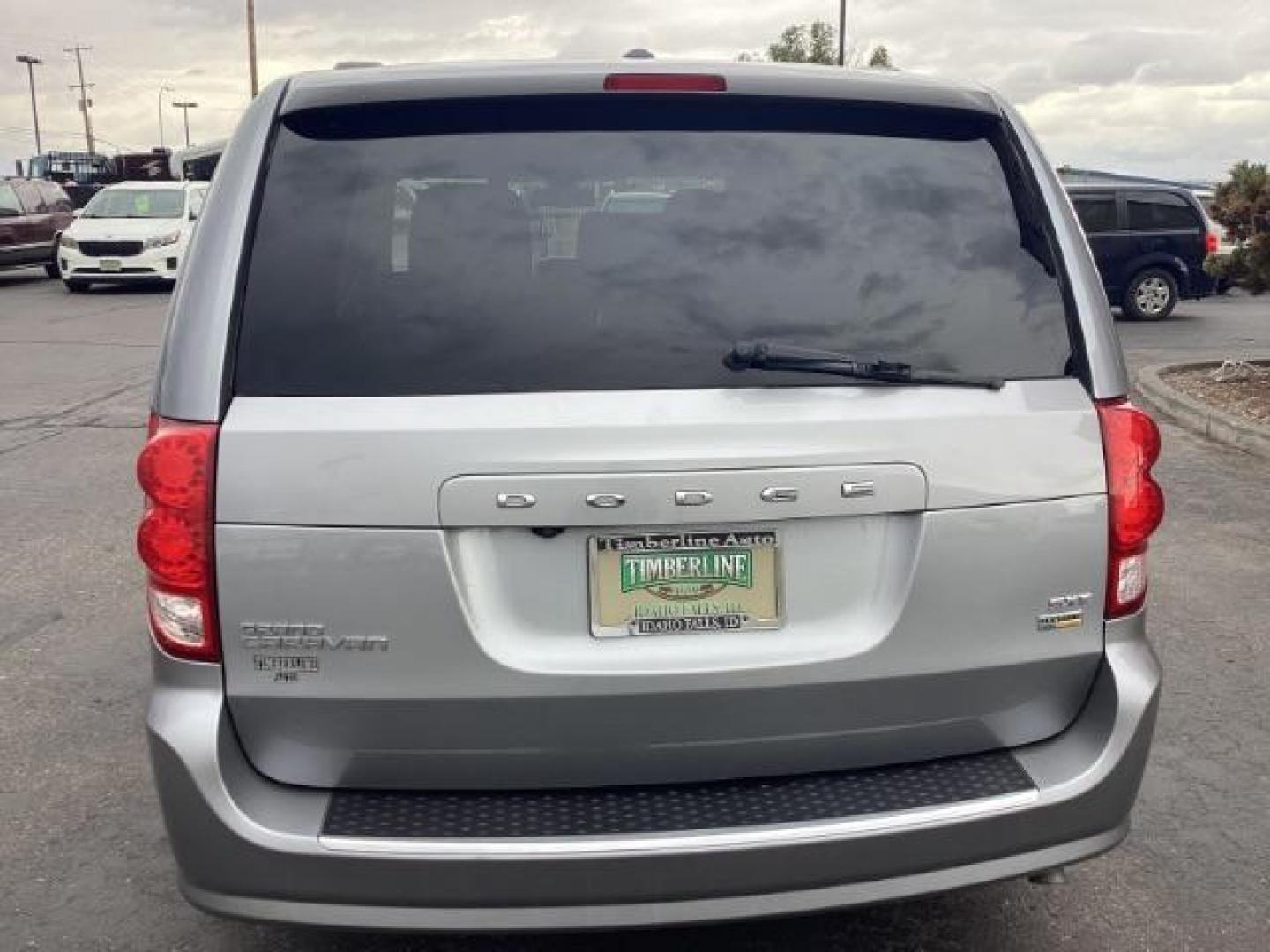 2019 SILVER /Black, leather/suede Dodge Grand Caravan SXT (2C4RDGCGXKR) with an 3.6L V6 DOHC 24V engine, 6-Speed Automatic transmission, located at 1235 N Woodruff Ave., Idaho Falls, 83401, (208) 523-1053, 43.507172, -112.000488 - Photo#4