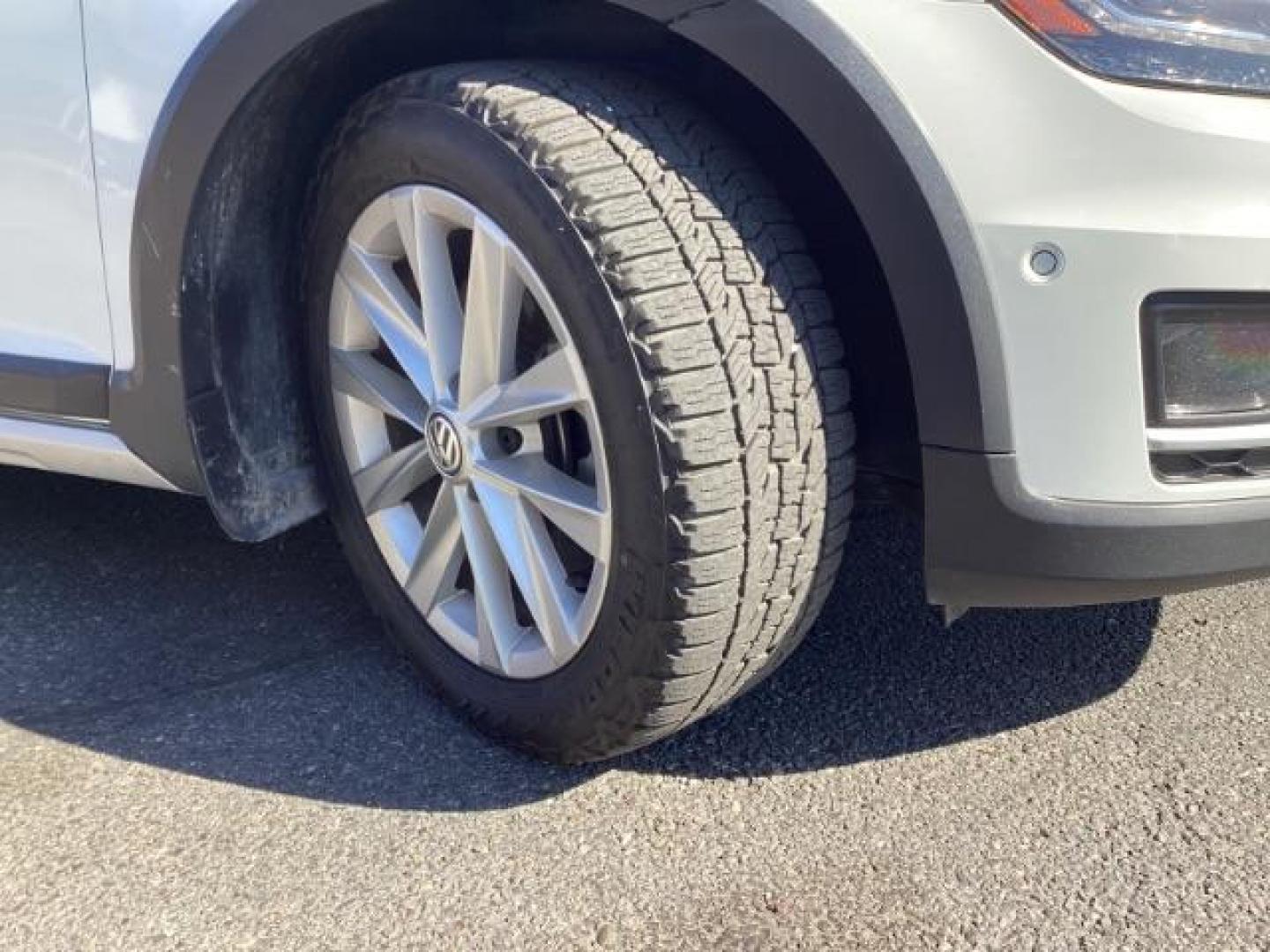 2018 Pure White /Titan Black, leatherette Volkswagen Golf Alltrack TSI SEL 6A (3VWH17AU5JM) with an 1.8L L4 DOHC 16V engine, 6-Speed Automatic transmission, located at 1235 N Woodruff Ave., Idaho Falls, 83401, (208) 523-1053, 43.507172, -112.000488 - Photo#25