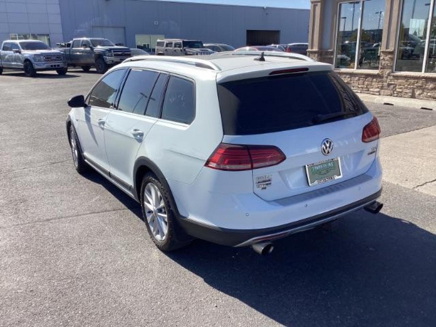 2018 Pure White /Titan Black, leatherette Volkswagen Golf Alltrack TSI SEL 6A (3VWH17AU5JM) with an 1.8L L4 DOHC 16V engine, 6-Speed Automatic transmission, located at 1235 N Woodruff Ave., Idaho Falls, 83401, (208) 523-1053, 43.507172, -112.000488 - Photo#3