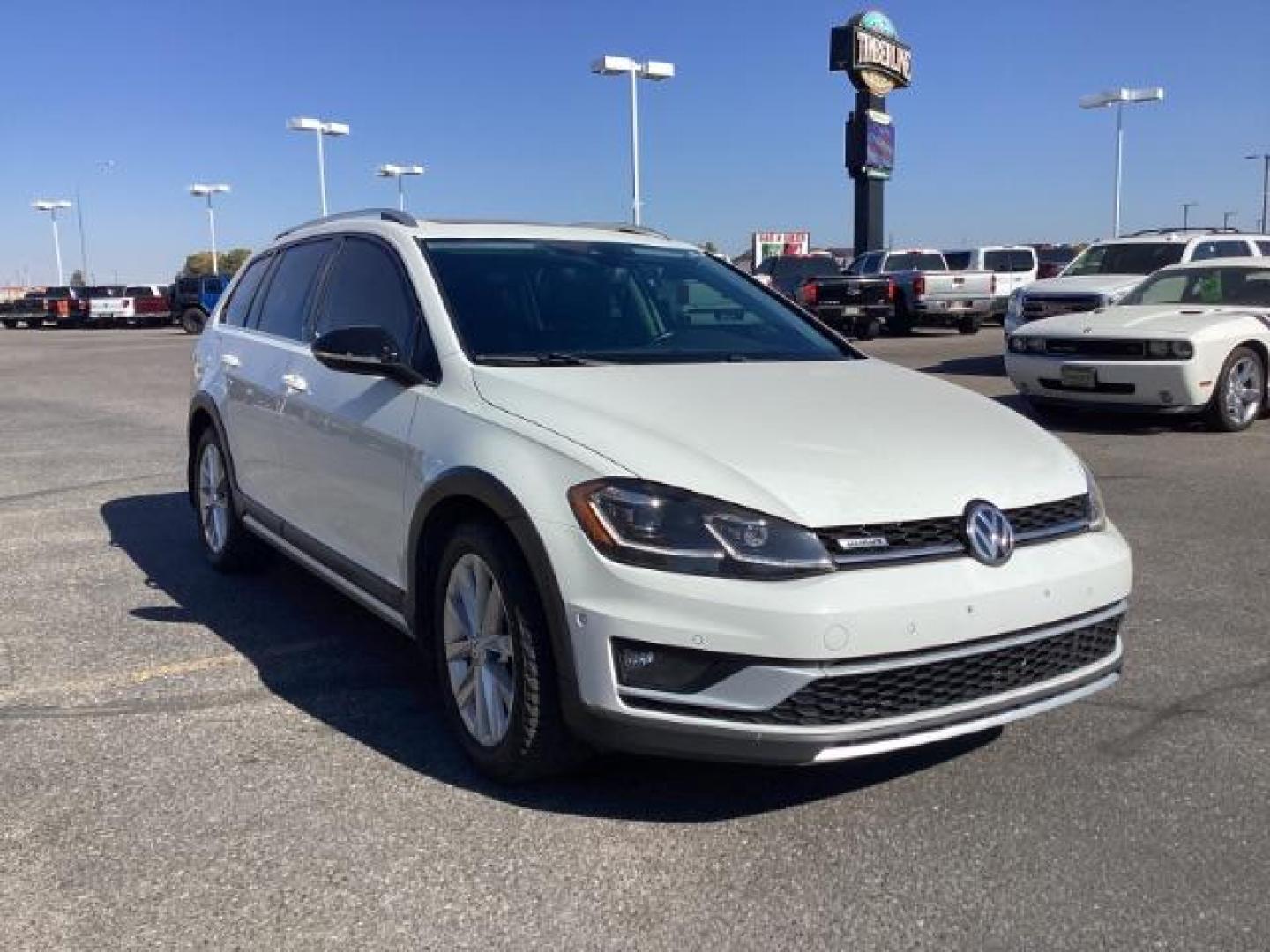 2018 Pure White /Titan Black, leatherette Volkswagen Golf Alltrack TSI SEL 6A (3VWH17AU5JM) with an 1.8L L4 DOHC 16V engine, 6-Speed Automatic transmission, located at 1235 N Woodruff Ave., Idaho Falls, 83401, (208) 523-1053, 43.507172, -112.000488 - Photo#8