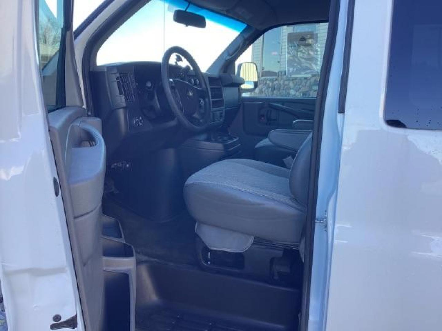 2015 Summit White /Medium Pewter, premium cloth Chevrolet Express 2500 LT (1GBWGRFF6F1) with an 4.8L V8 FFV engine, 6-Speed Automatic transmission, located at 1235 N Woodruff Ave., Idaho Falls, 83401, (208) 523-1053, 43.507172, -112.000488 - Photo#18