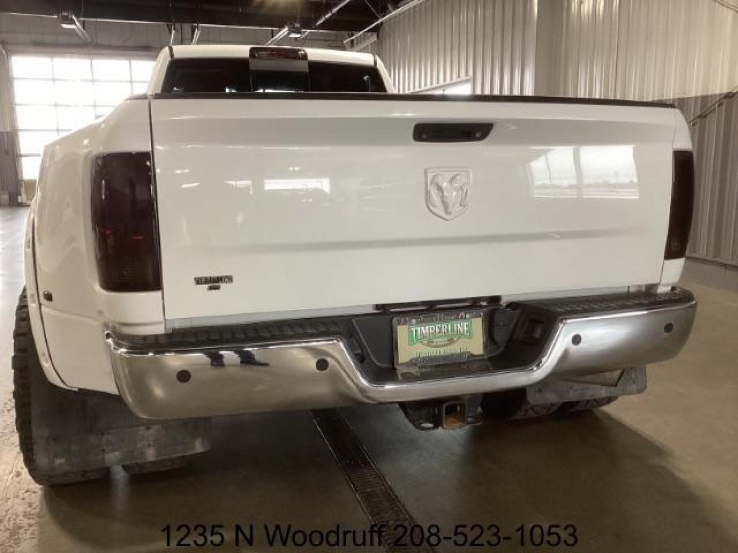 2015 WHITE /Black, leather RAM 3500 Laramie Crew Cab LWB 4WD DRW (3C63RRJL1FG) with an 6.7L L6 OHV 24V TURBO DIESEL engine, 6-Speed Automatic transmission, located at 1235 N Woodruff Ave., Idaho Falls, 83401, (208) 523-1053, 43.507172, -112.000488 - Photo#3