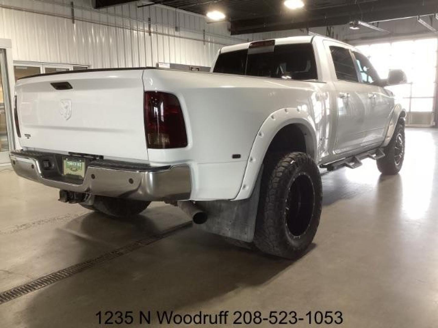 2015 WHITE /Black, leather RAM 3500 Laramie Crew Cab LWB 4WD DRW (3C63RRJL1FG) with an 6.7L L6 OHV 24V TURBO DIESEL engine, 6-Speed Automatic transmission, located at 1235 N Woodruff Ave., Idaho Falls, 83401, (208) 523-1053, 43.507172, -112.000488 - Photo#4